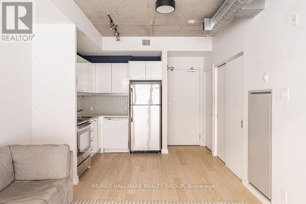 209 - 354 Gladstone Avenue, Ottawa, Ontario  K2P 0R4 - Photo 3 - X12274619