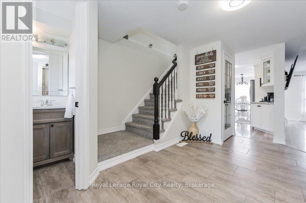 164 Tait Crescent, Centre Wellington, Ontario  N1M 3P5 - Photo 2 - X12318043