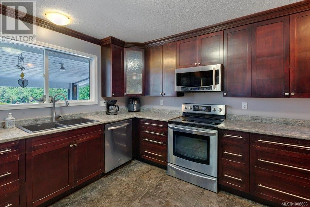 Property at 2028 Cathers Dr image 5