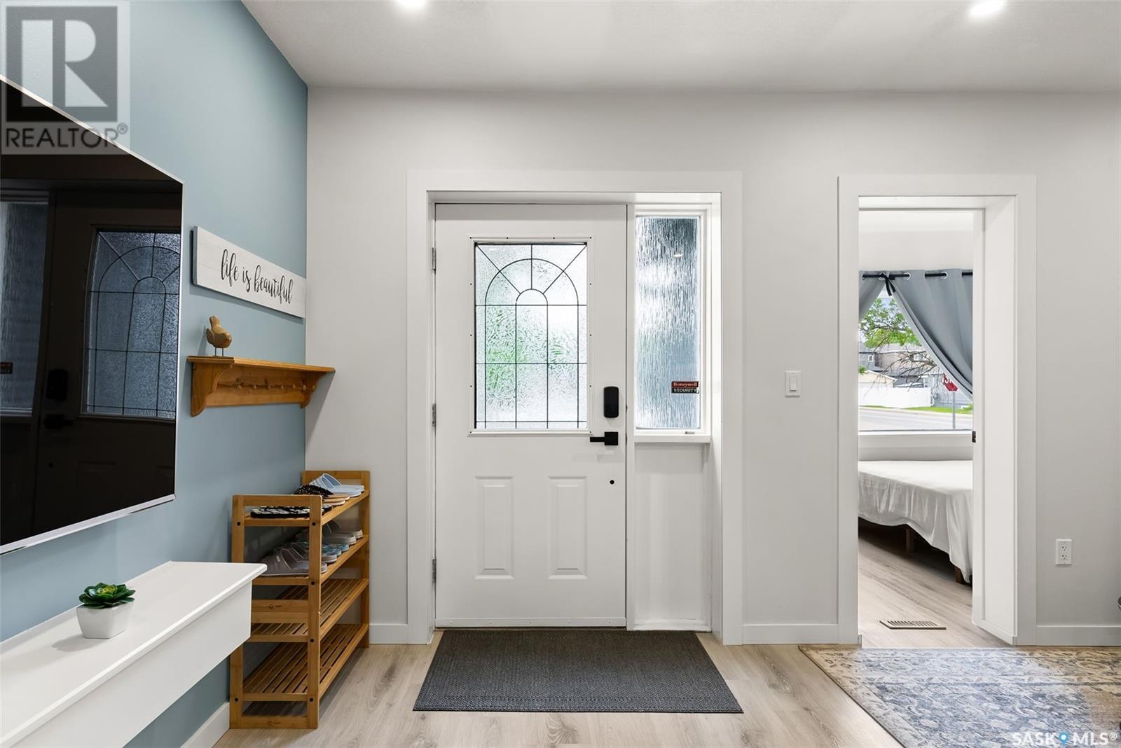 2076 Queen Street, Regina, Saskatchewan  S4T 4C1 - Photo 2 - SK014315