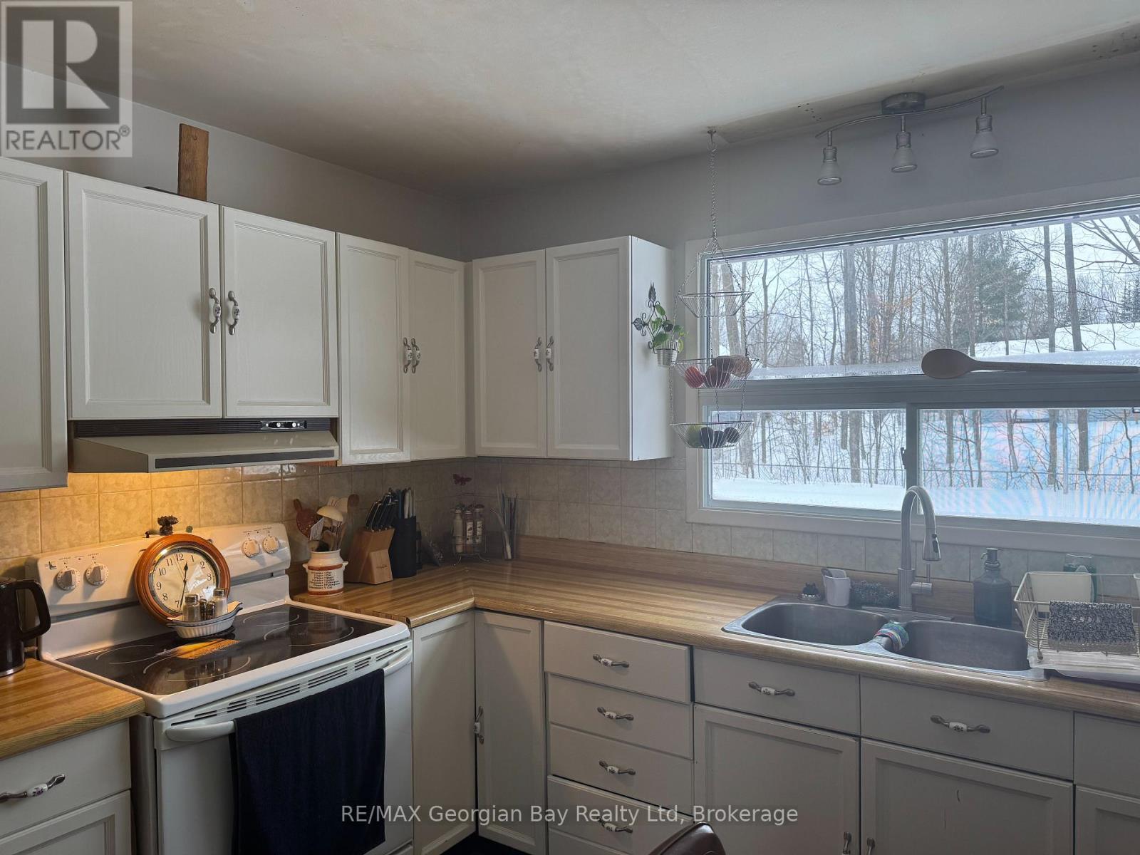 22 Oakwood Avenue, Tiny, Ontario  L9M 0J2 - Photo 8 - S11982014