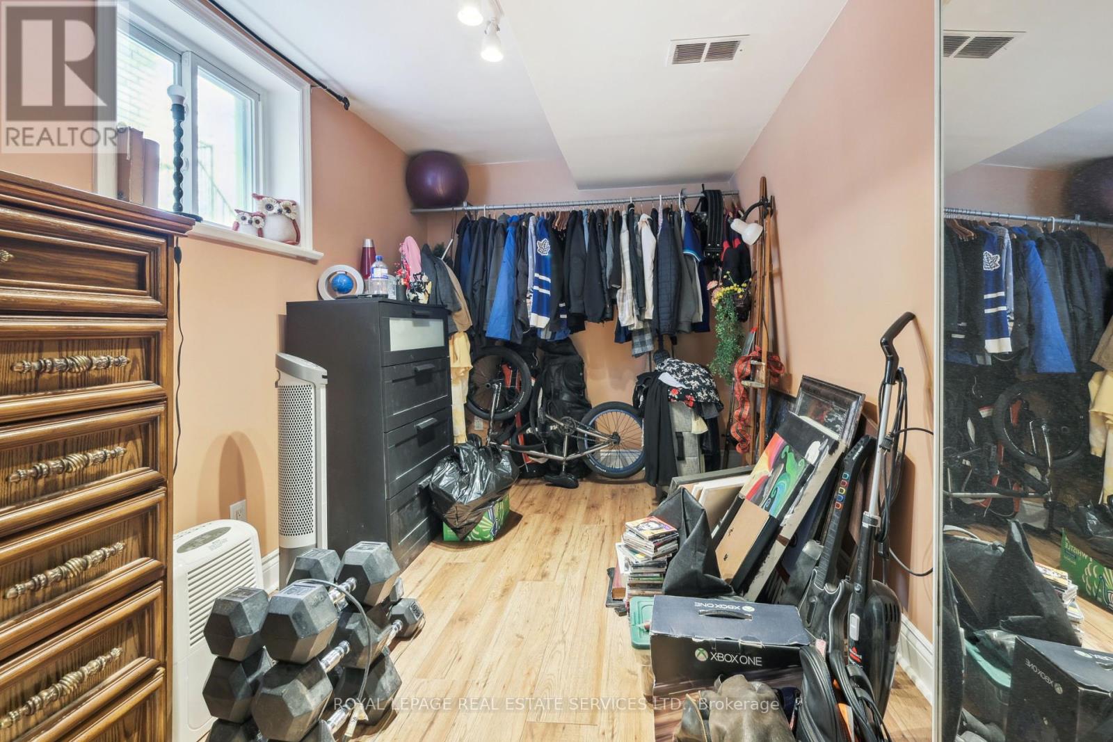60 Murrie Street, Toronto, Ontario  M8V 1X7 - Photo 10 - W12318068