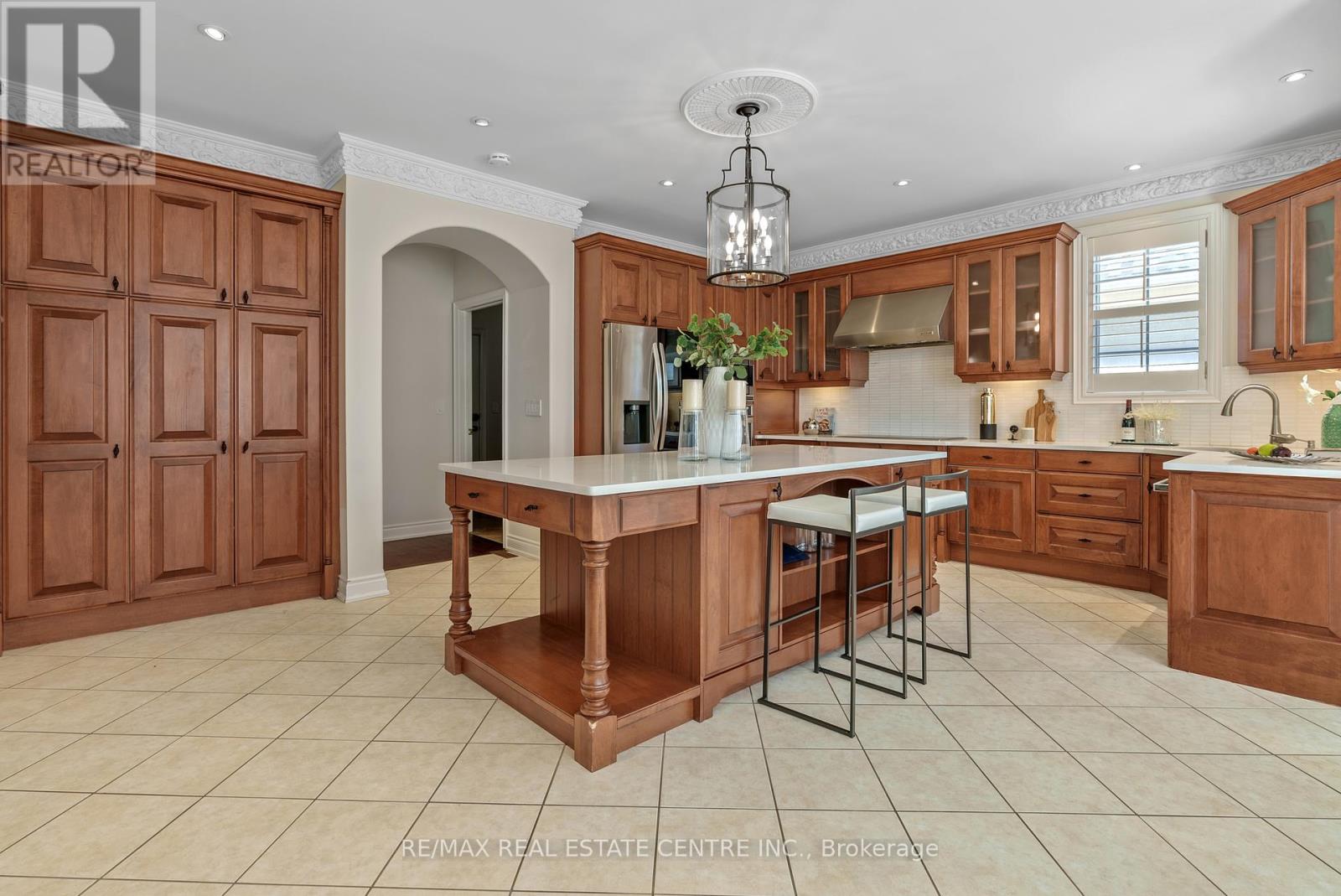819 Canyon Street, Mississauga, Ontario  L5H 4M3 - Photo 15 - W12318084