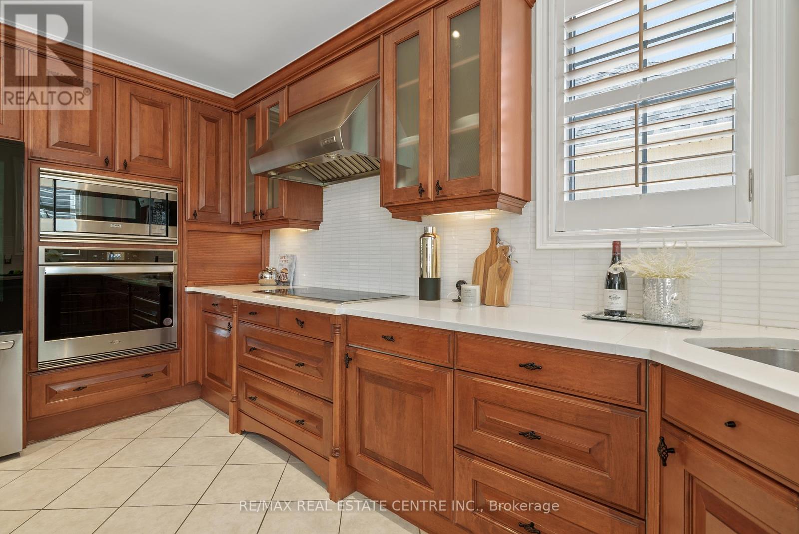 819 Canyon Street, Mississauga, Ontario  L5H 4M3 - Photo 16 - W12318084