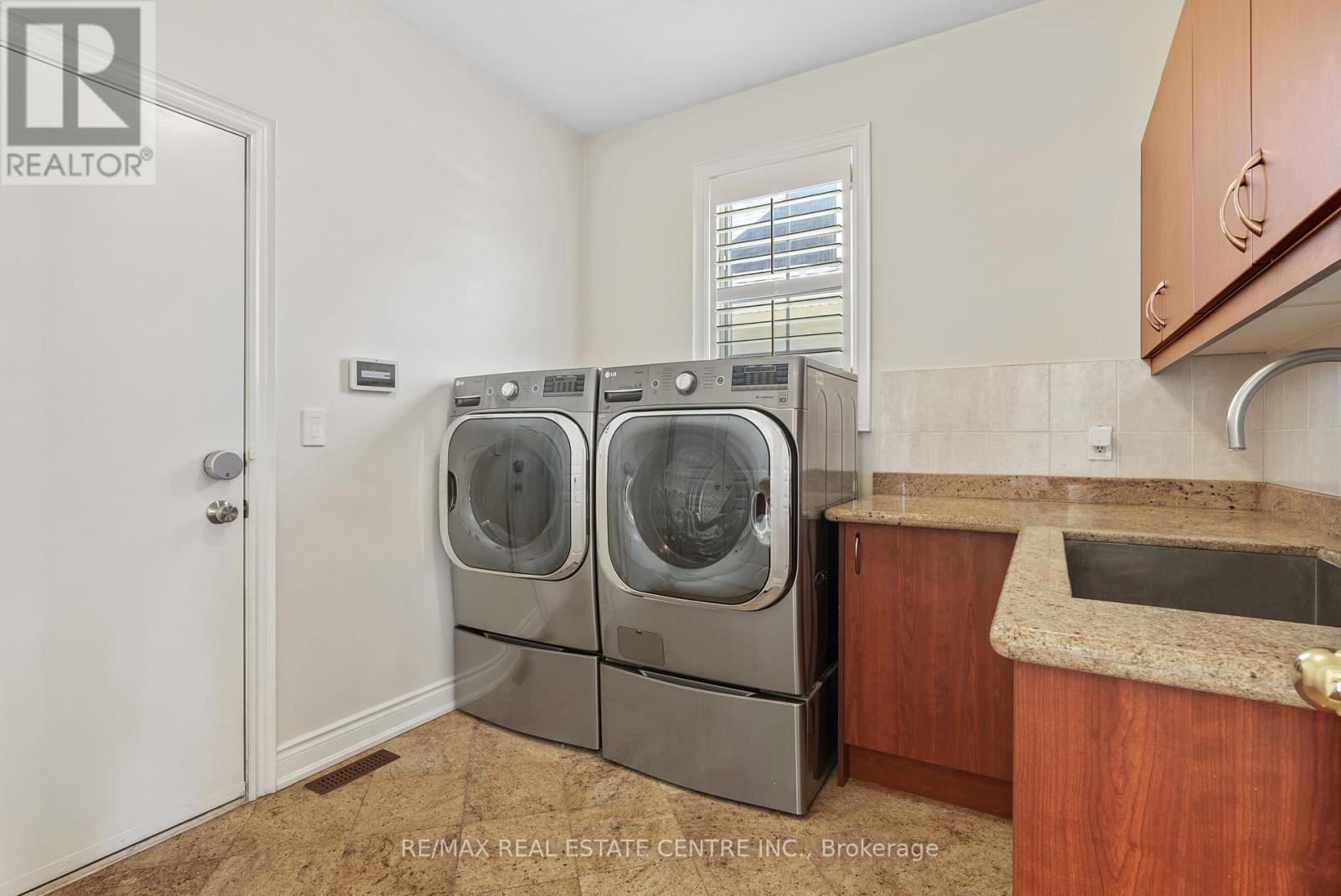 819 Canyon Street, Mississauga, Ontario  L5H 4M3 - Photo 19 - W12318084