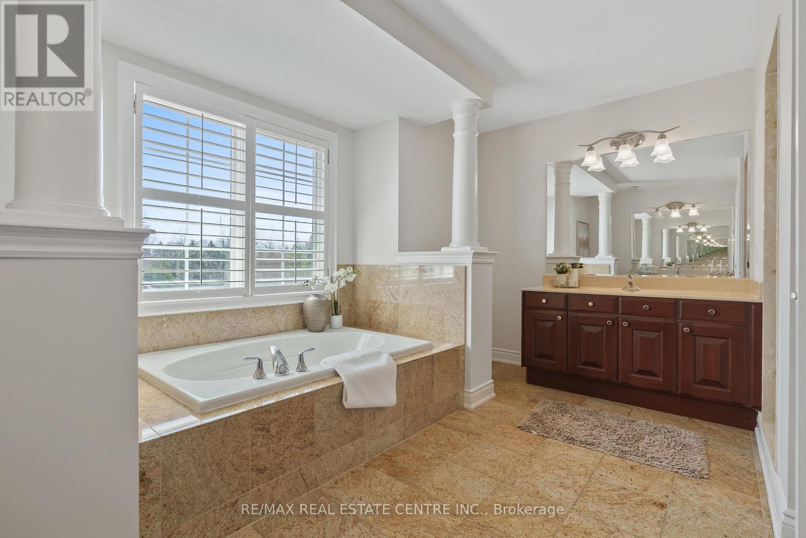819 Canyon Street, Mississauga, Ontario  L5H 4M3 - Photo 24 - W12318084
