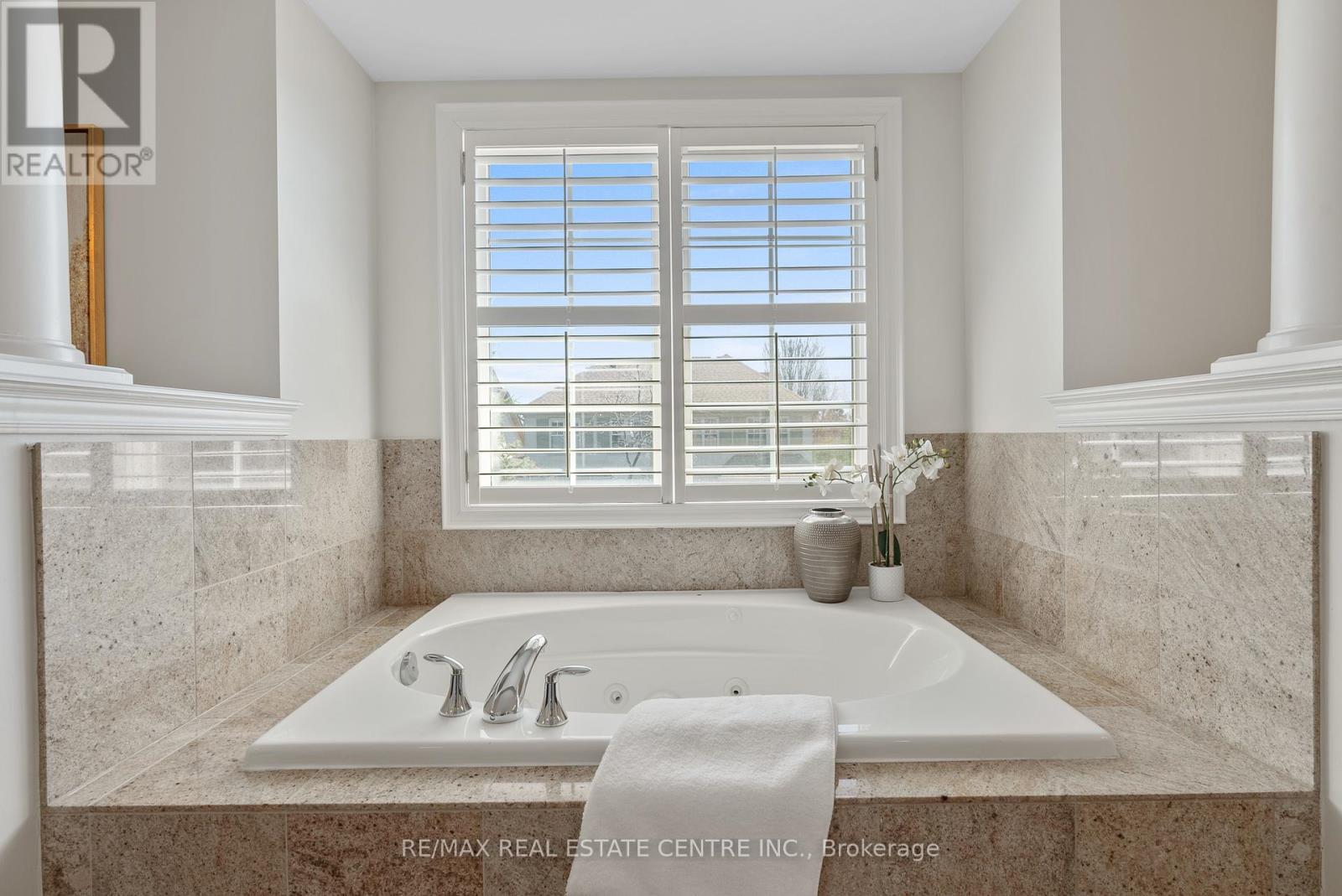 819 Canyon Street, Mississauga, Ontario  L5H 4M3 - Photo 25 - W12318084