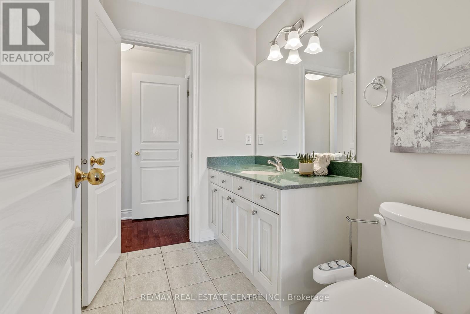 819 Canyon Street, Mississauga, Ontario  L5H 4M3 - Photo 33 - W12318084