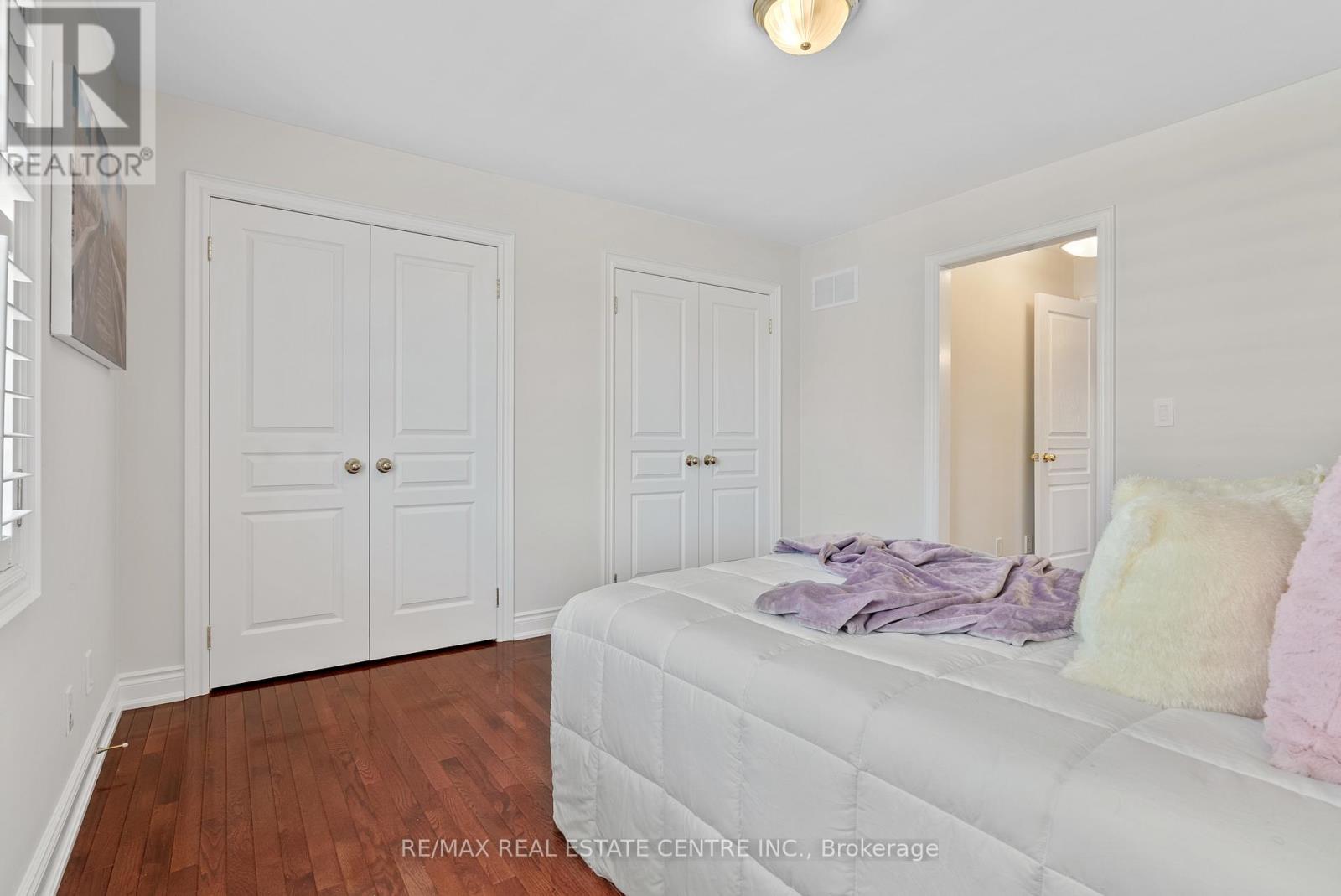 819 Canyon Street, Mississauga, Ontario  L5H 4M3 - Photo 36 - W12318084