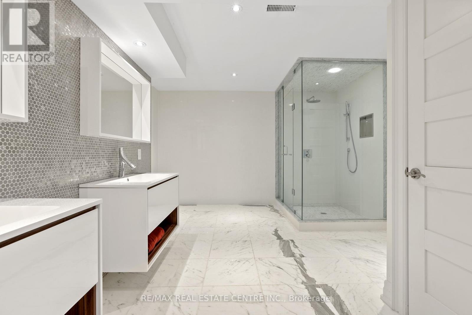 819 Canyon Street, Mississauga, Ontario  L5H 4M3 - Photo 40 - W12318084