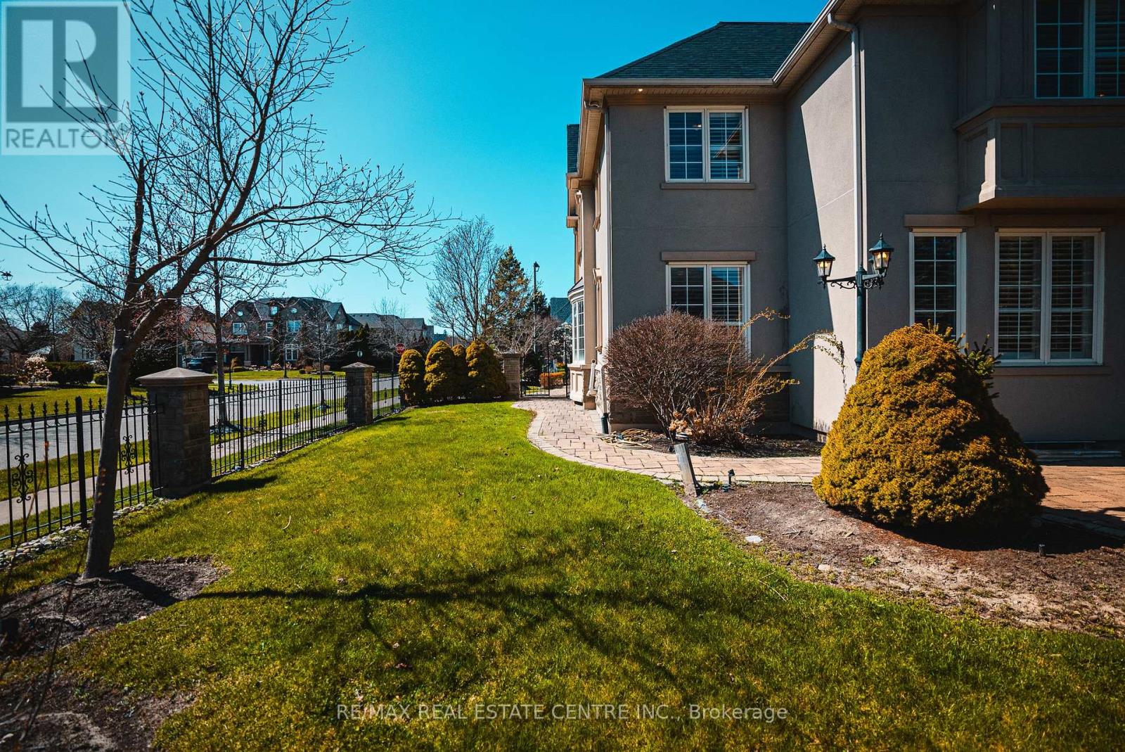 819 Canyon Street, Mississauga, Ontario  L5H 4M3 - Photo 47 - W12318084