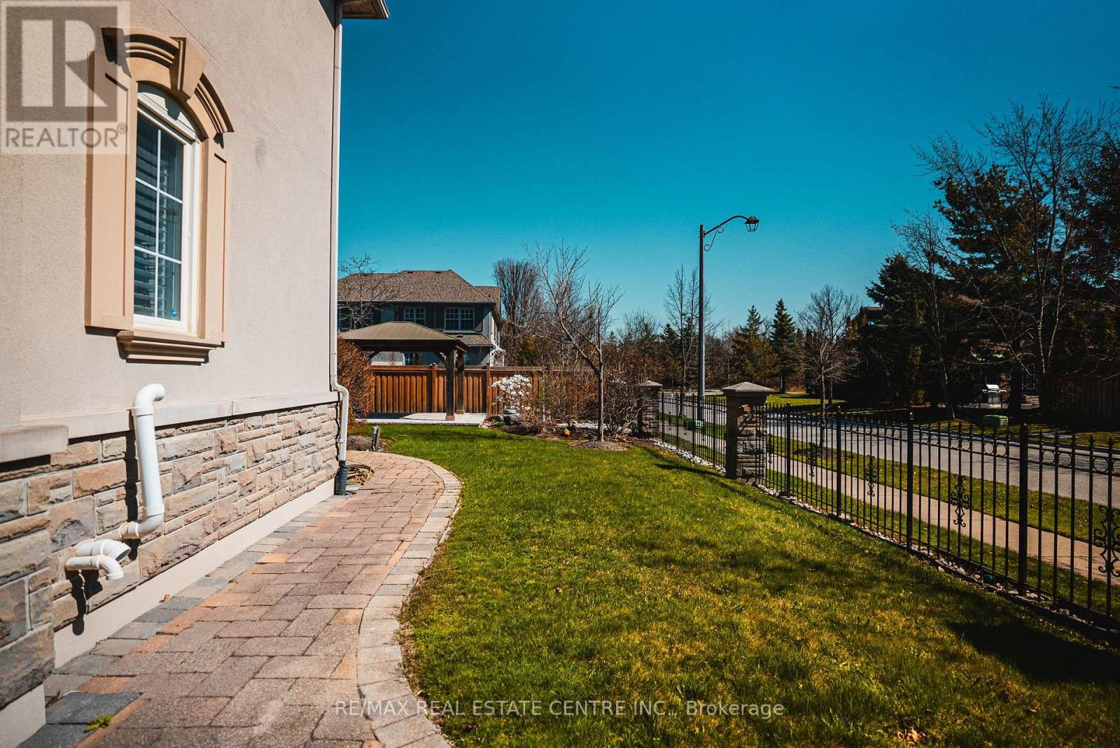 819 Canyon Street, Mississauga, Ontario  L5H 4M3 - Photo 50 - W12318084