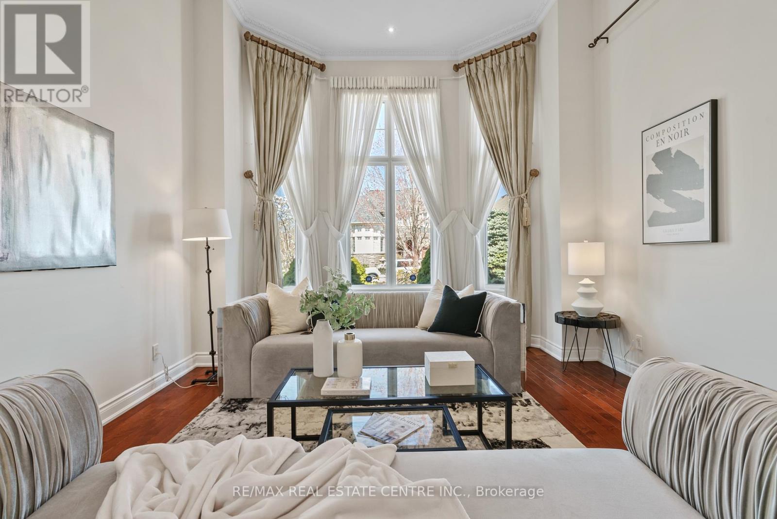 819 Canyon Street, Mississauga, Ontario  L5H 4M3 - Photo 6 - W12318084