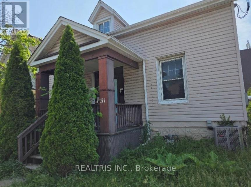 31 Ormond Street S, Thorold, Ontario  L2V 1Y3 - Photo 1 - X12318100