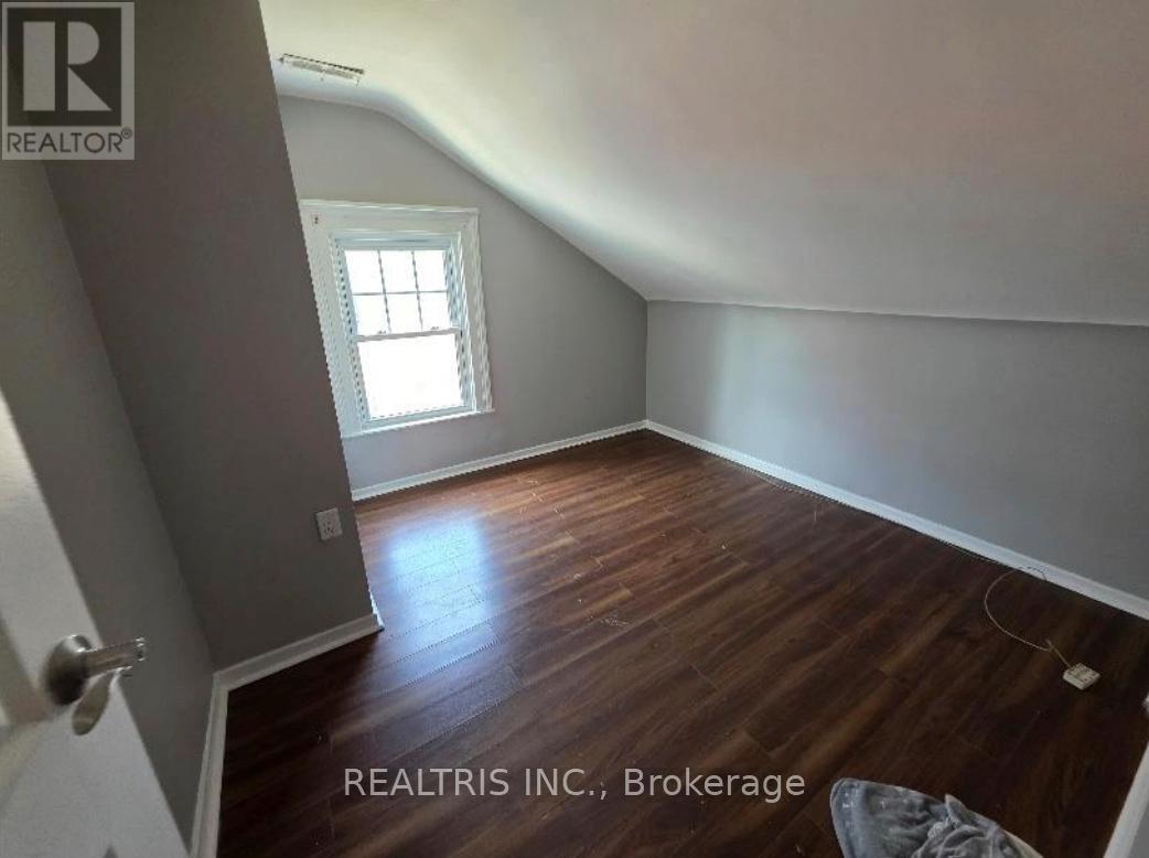 31 Ormond Street S, Thorold, Ontario  L2V 1Y3 - Photo 8 - X12318100
