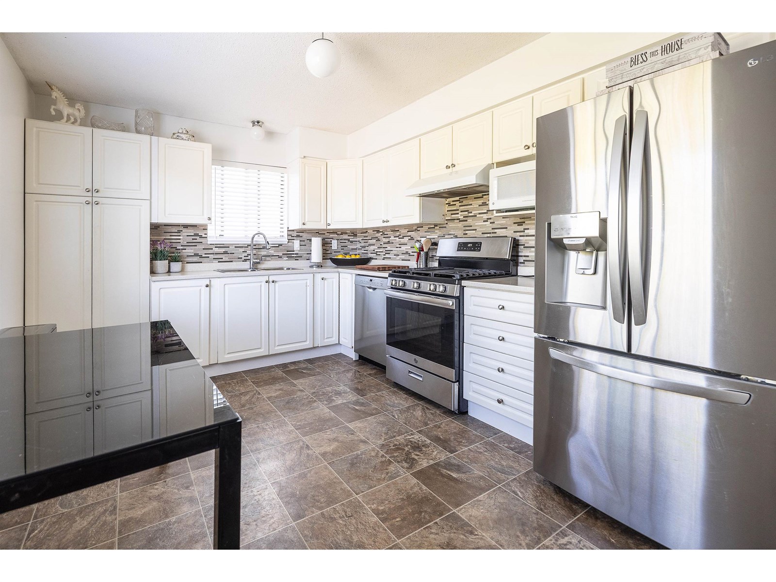 Property at 27096 34 AVENUE image 2