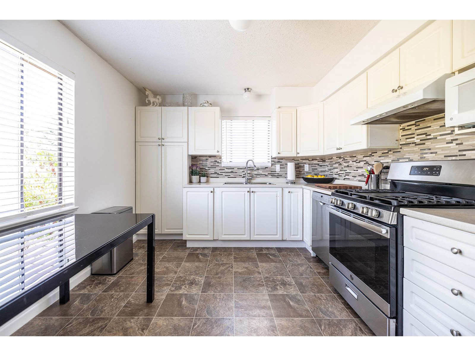 Property at 27096 34 AVENUE image 3