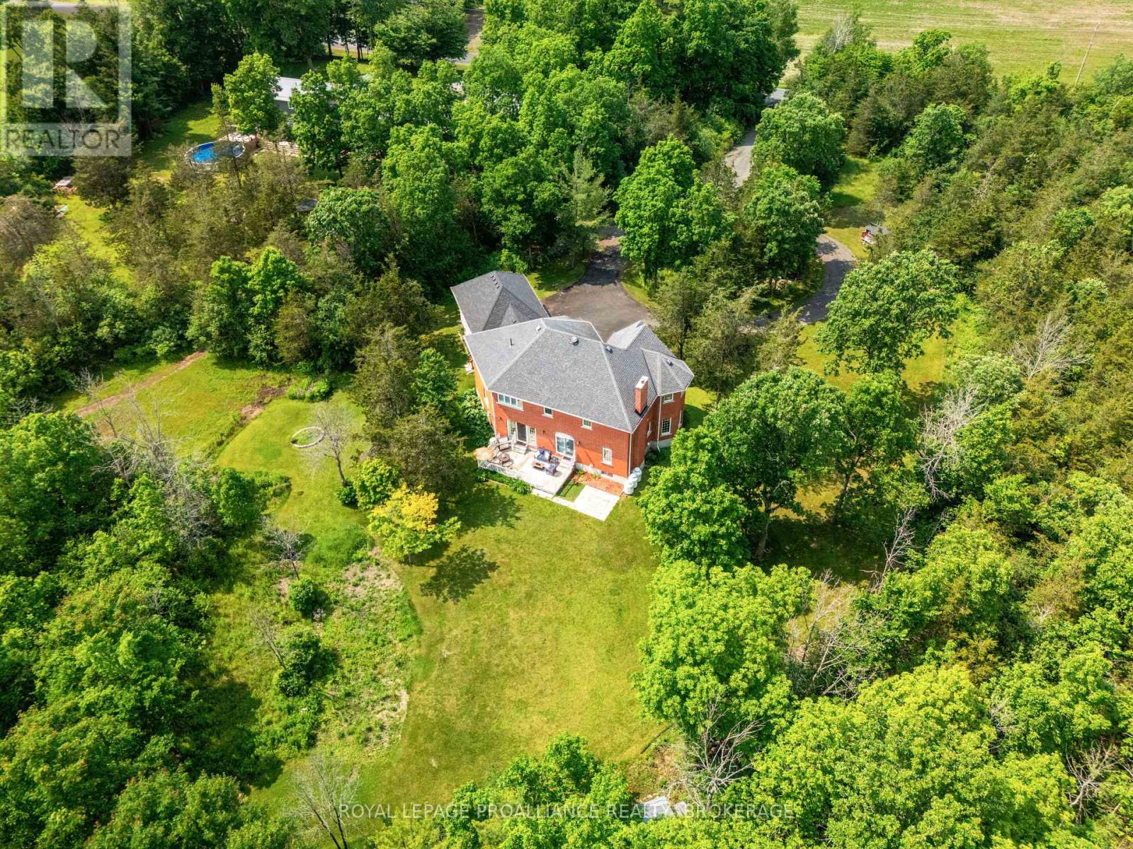 Property at 946 BRIDGE STREET W image 5