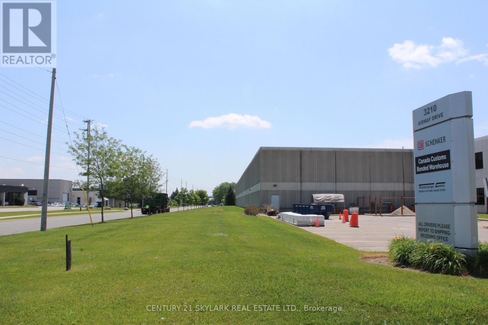 3210 Airway Drive, Mississauga, Ontario  L4V 1Y6 - Photo 2 - W12318164