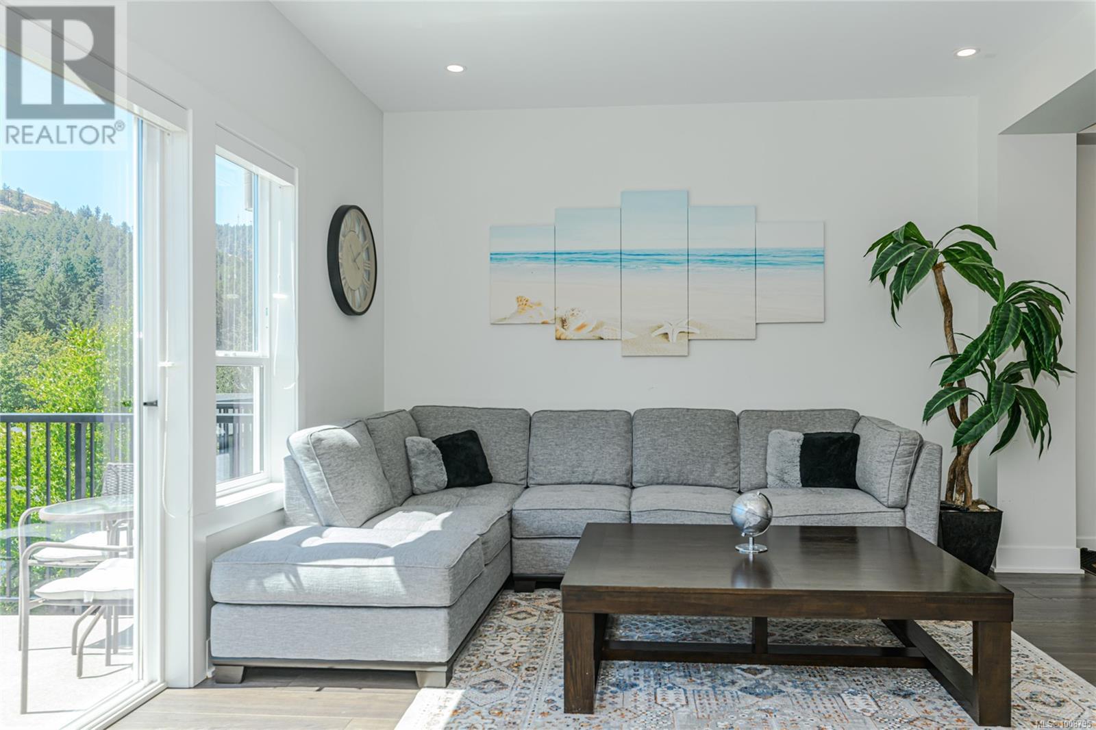 Property at 1256 Solstice Cres image 2