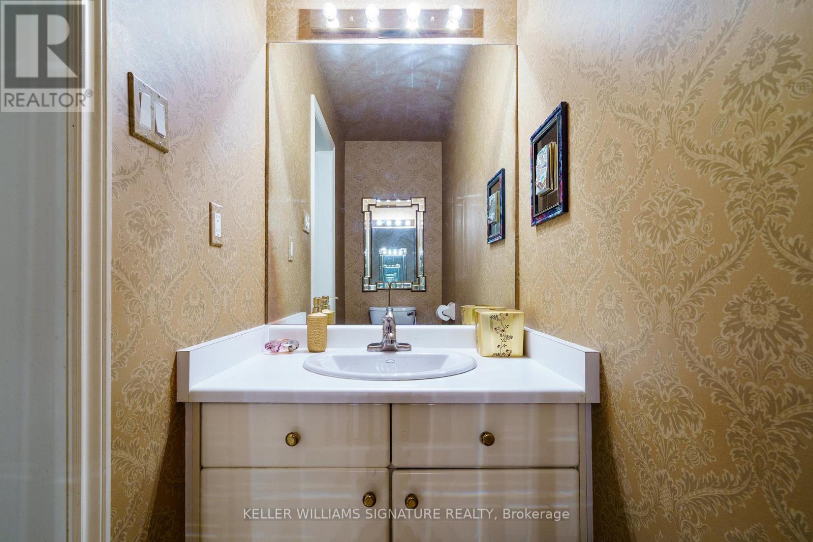 4334 Wellsborough Place, Mississauga, Ontario  L5M 3J4 - Photo 21 - W12310538
