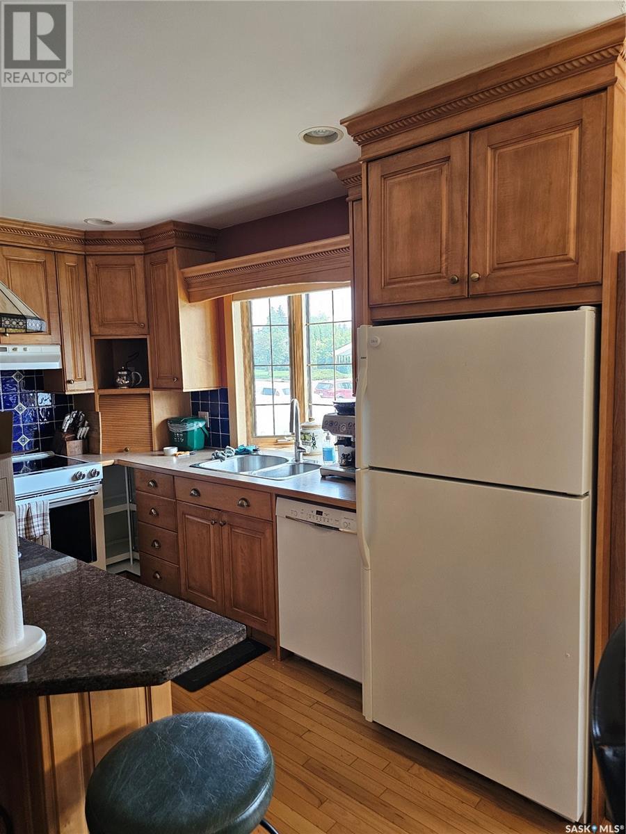 Property at 702 McKercher DRIVE W image 5