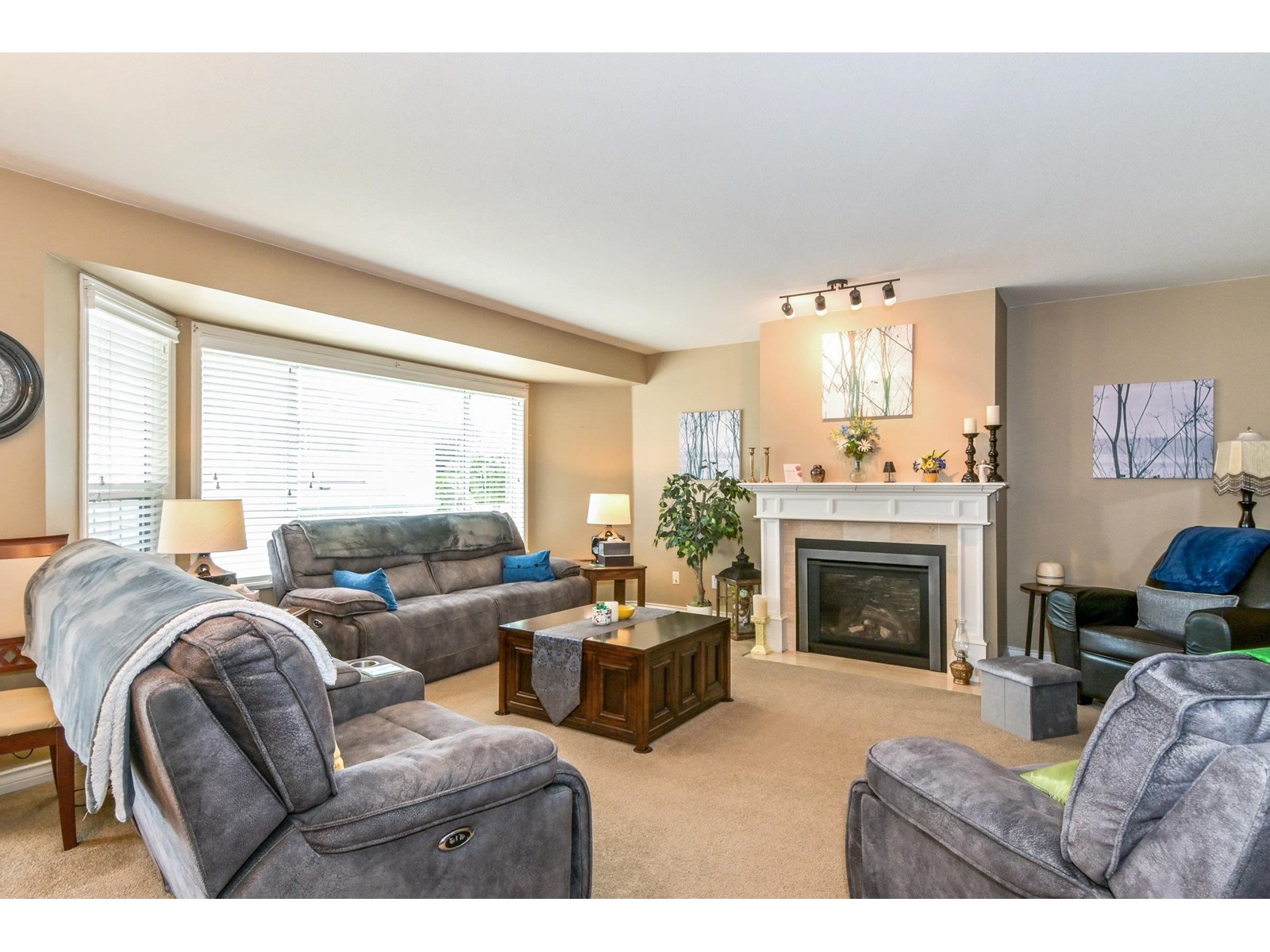 33 3115 Trafalgar Street, Abbotsford, British Columbia  V2S 8C5 - Photo 2 - R3032408