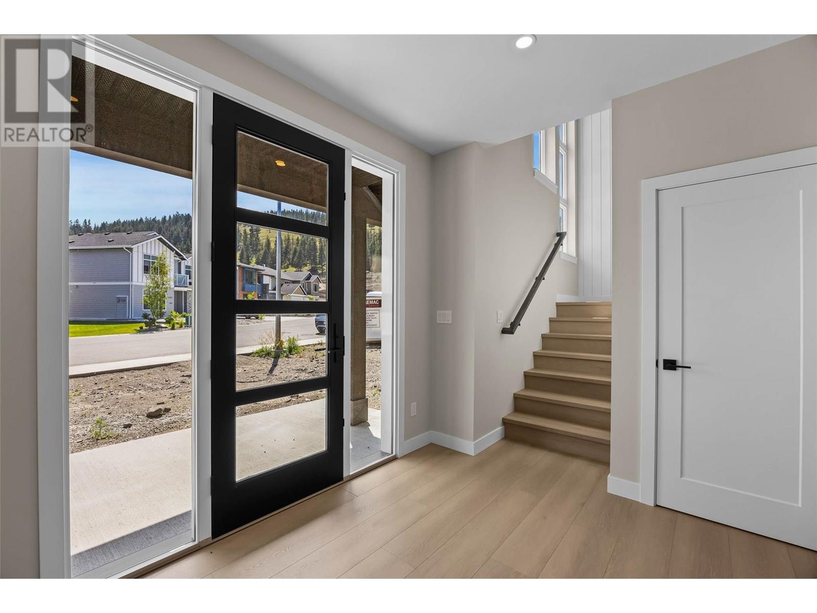 Property at 2084 LINFIELD Drive image 3