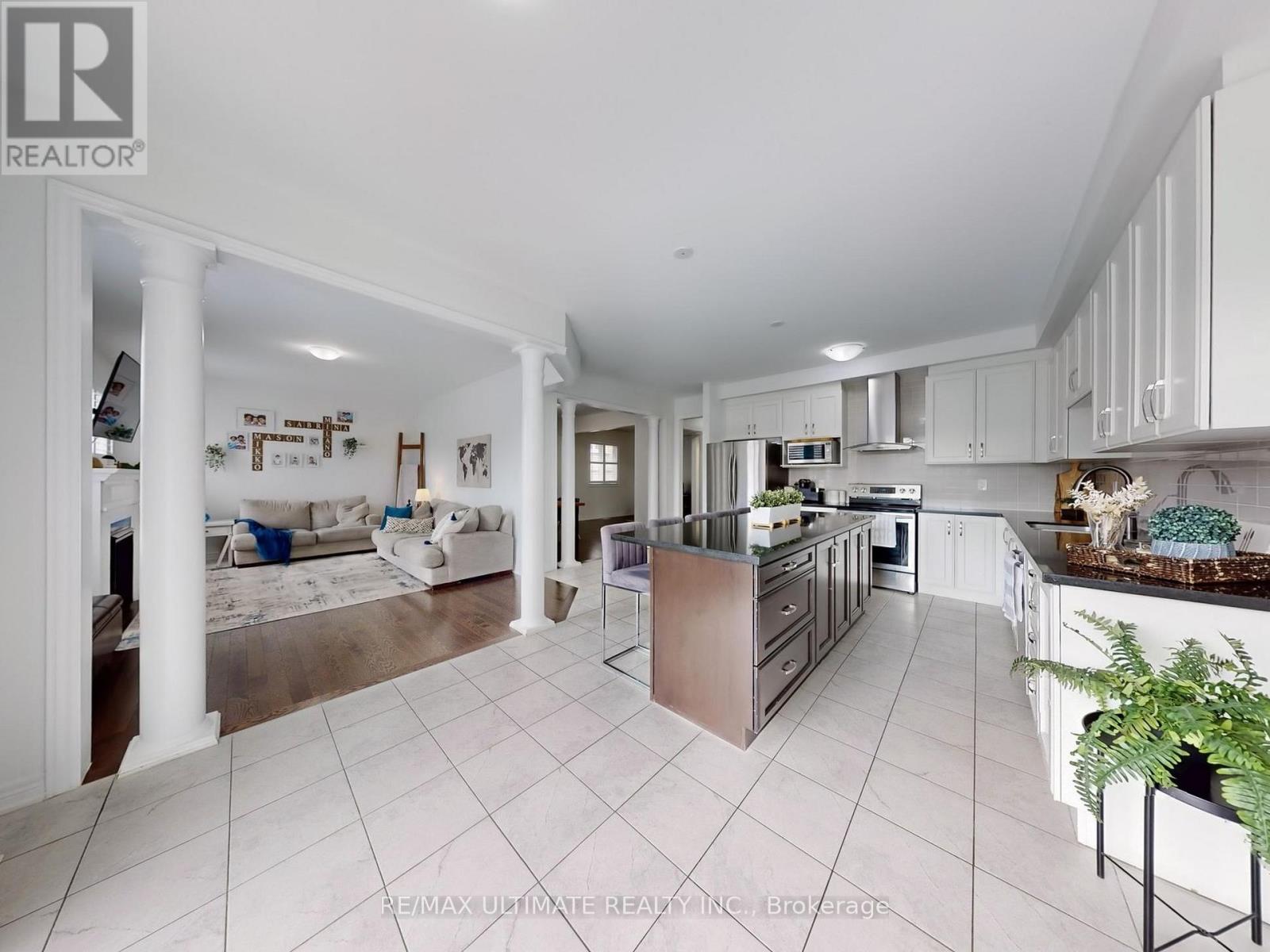 2029 Webster Boulevard, Innisfil, Ontario  L9S 0J8 - Photo 11 - N12318191