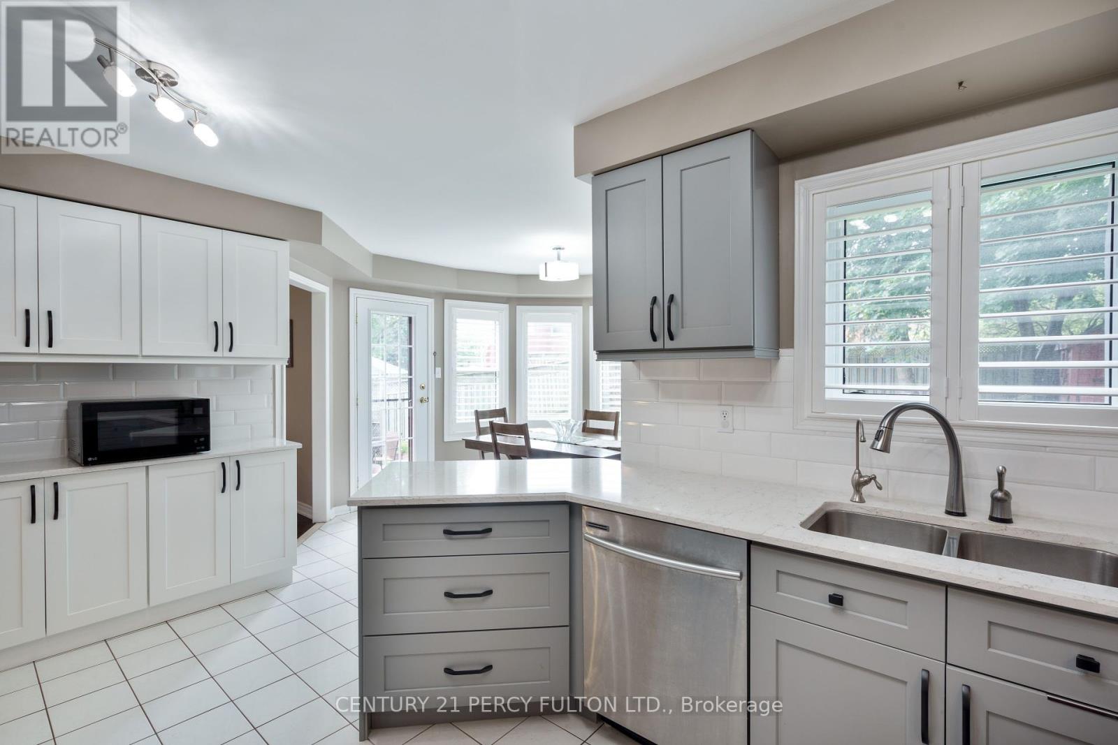 54 Cityview Circle, Barrie, Ontario  L4N 7V1 - Photo 12 - S12318208