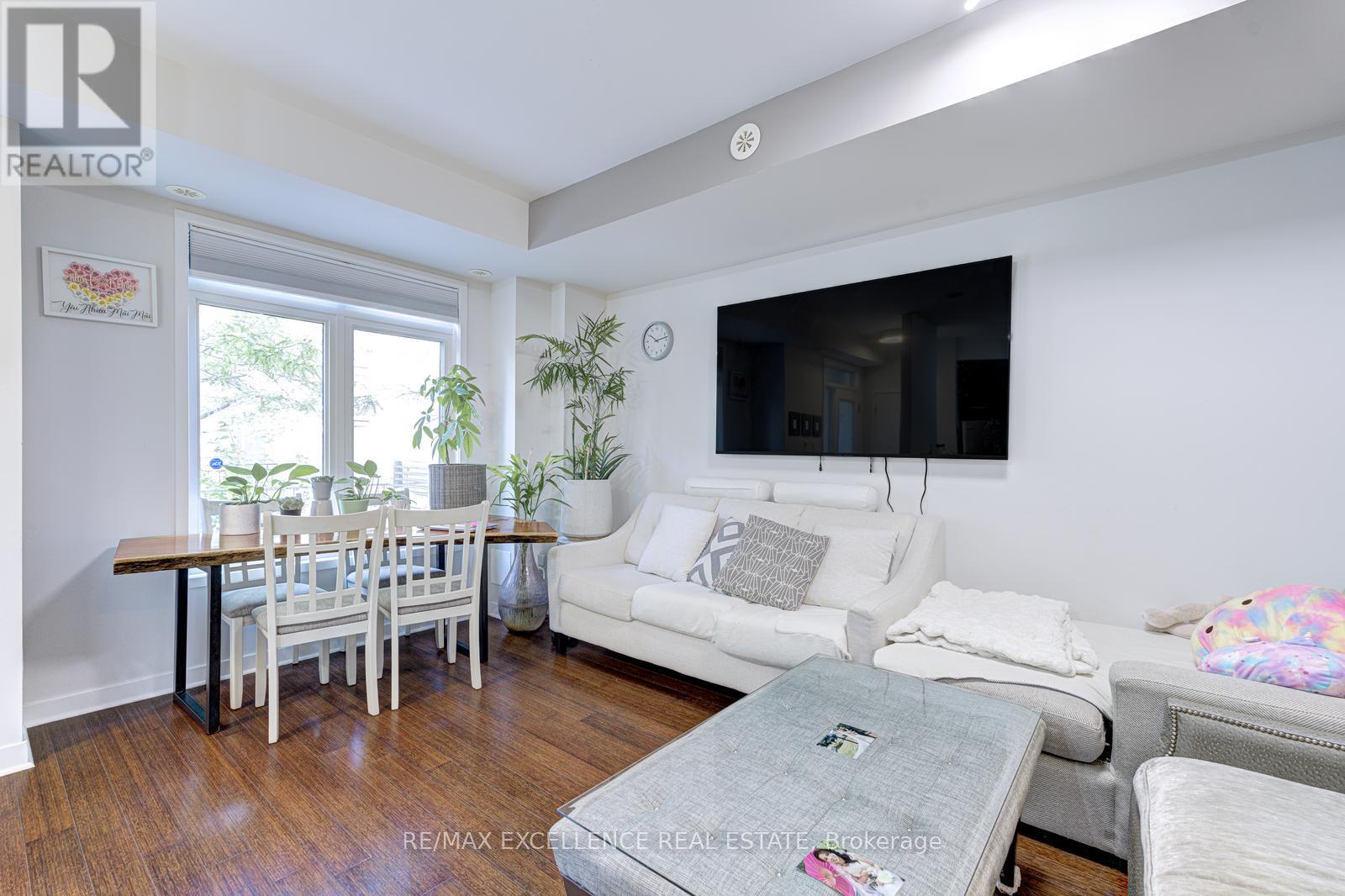 7 - 370 Square One Drive, Mississauga, Ontario  L5B 0E6 - Photo 10 - W12318229