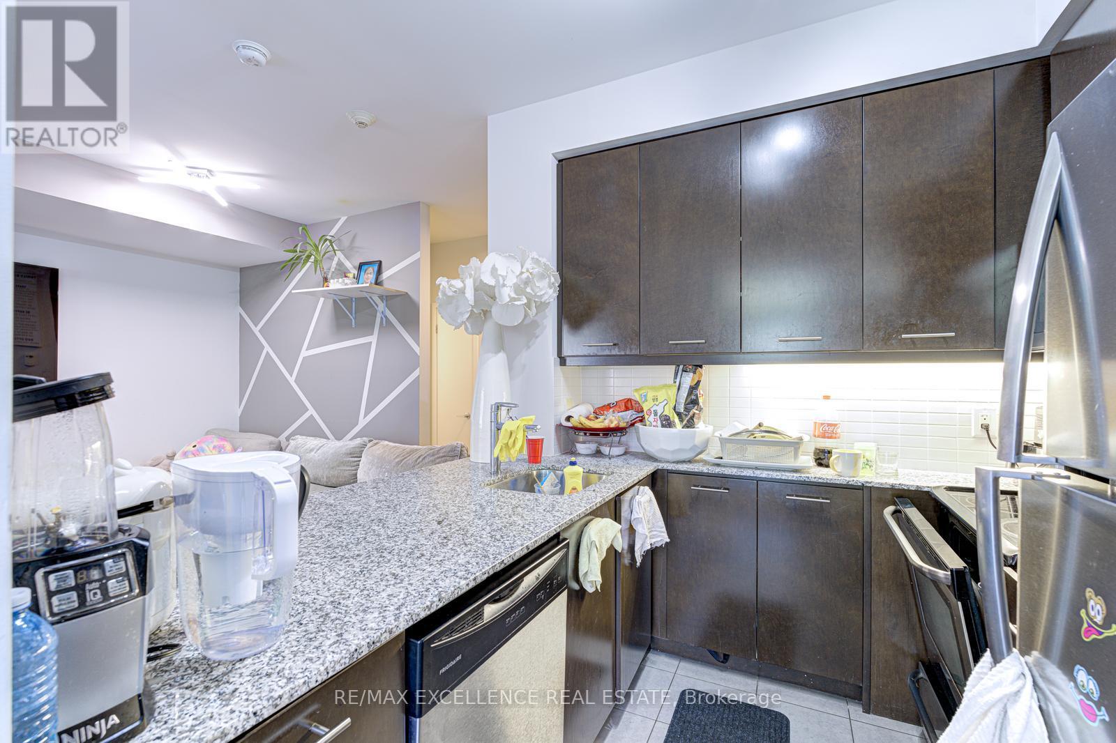 7 - 370 Square One Drive, Mississauga, Ontario  L5B 0E6 - Photo 6 - W12318229