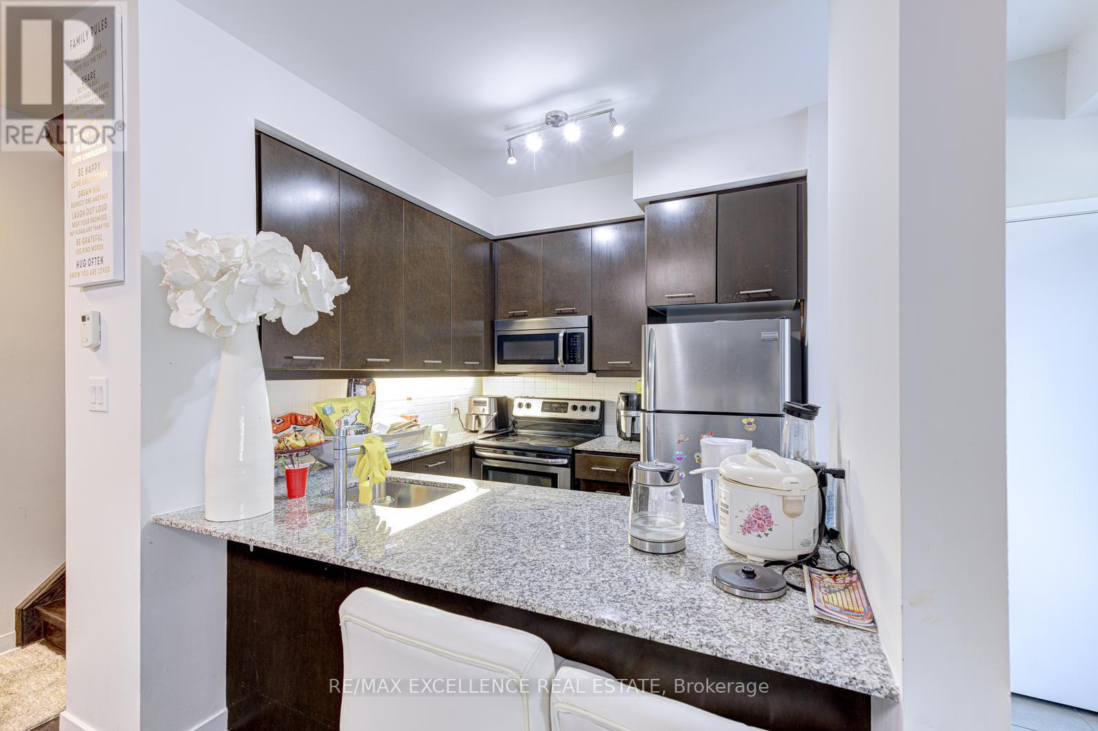 7 - 370 Square One Drive, Mississauga, Ontario  L5B 0E6 - Photo 7 - W12318229