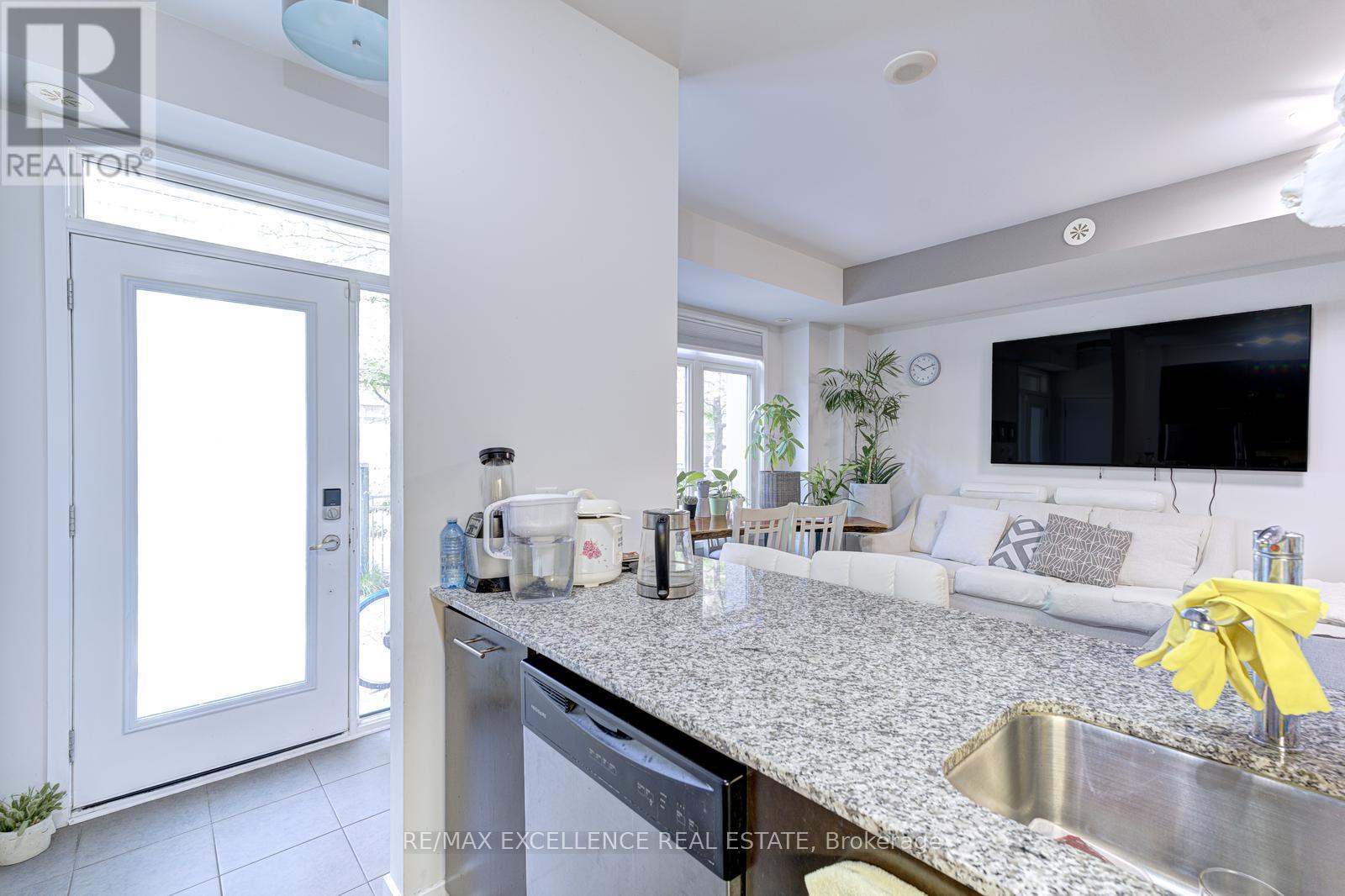 7 - 370 Square One Drive, Mississauga, Ontario  L5B 0E6 - Photo 8 - W12318229