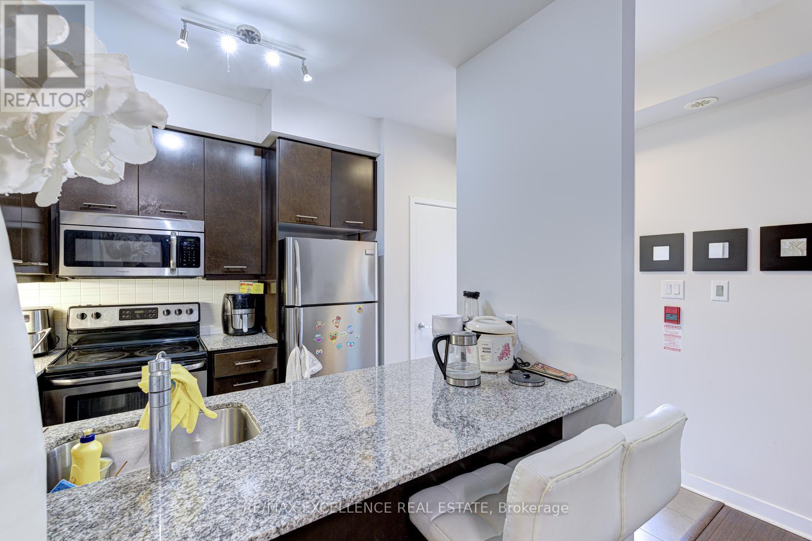 7 - 370 Square One Drive, Mississauga, Ontario  L5B 0E6 - Photo 9 - W12318229