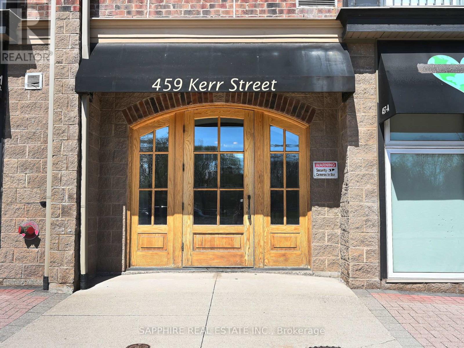 302 - 459 Kerr Street, Oakville, Ontario  L6K 3C2 - Photo 3 - W12318258