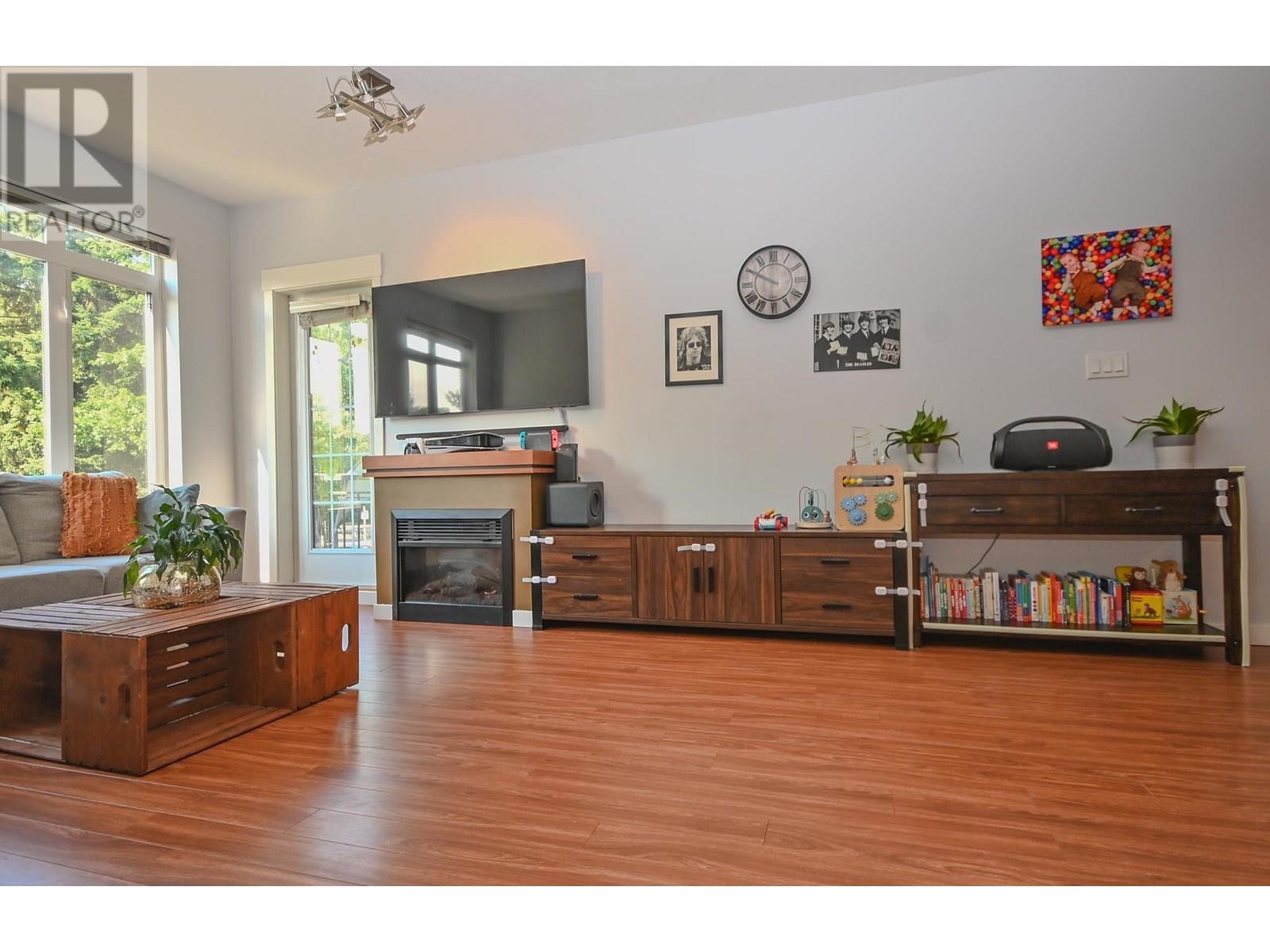221 12350 Harris Road, Pitt Meadows, British Columbia  V3Y 0C5 - Photo 2 - R3032524