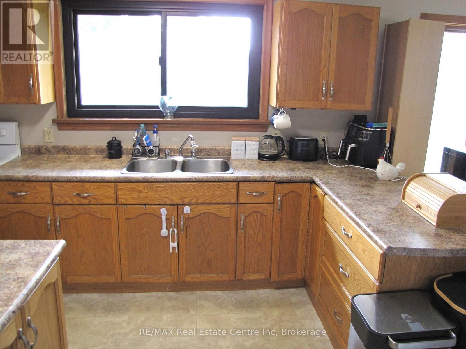 Property at 100 EDWARD STREET image 5
