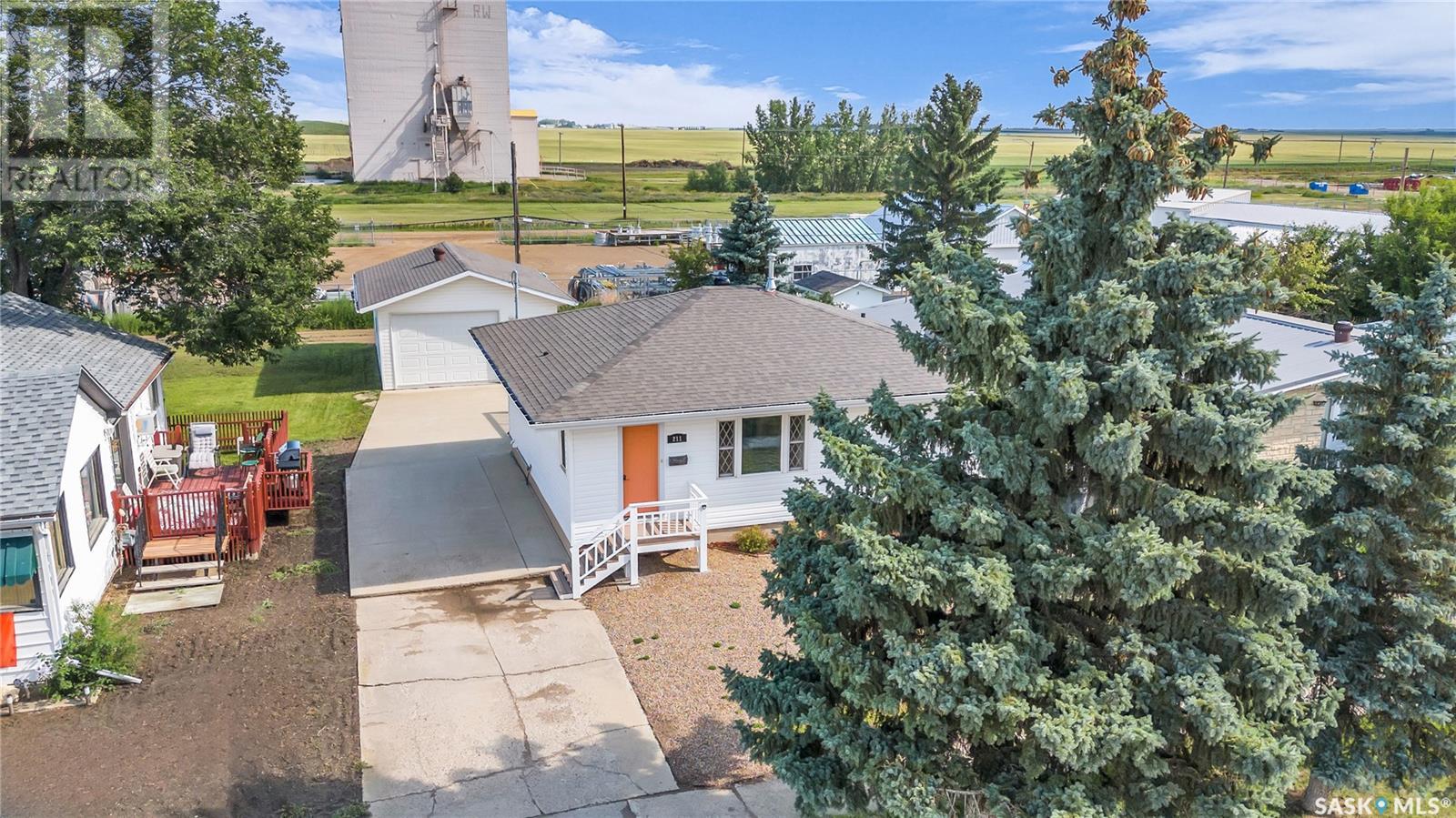 211 6th Avenue W, Gravelbourg, Saskatchewan  S0H 1X0 - Photo 3 - SK014212