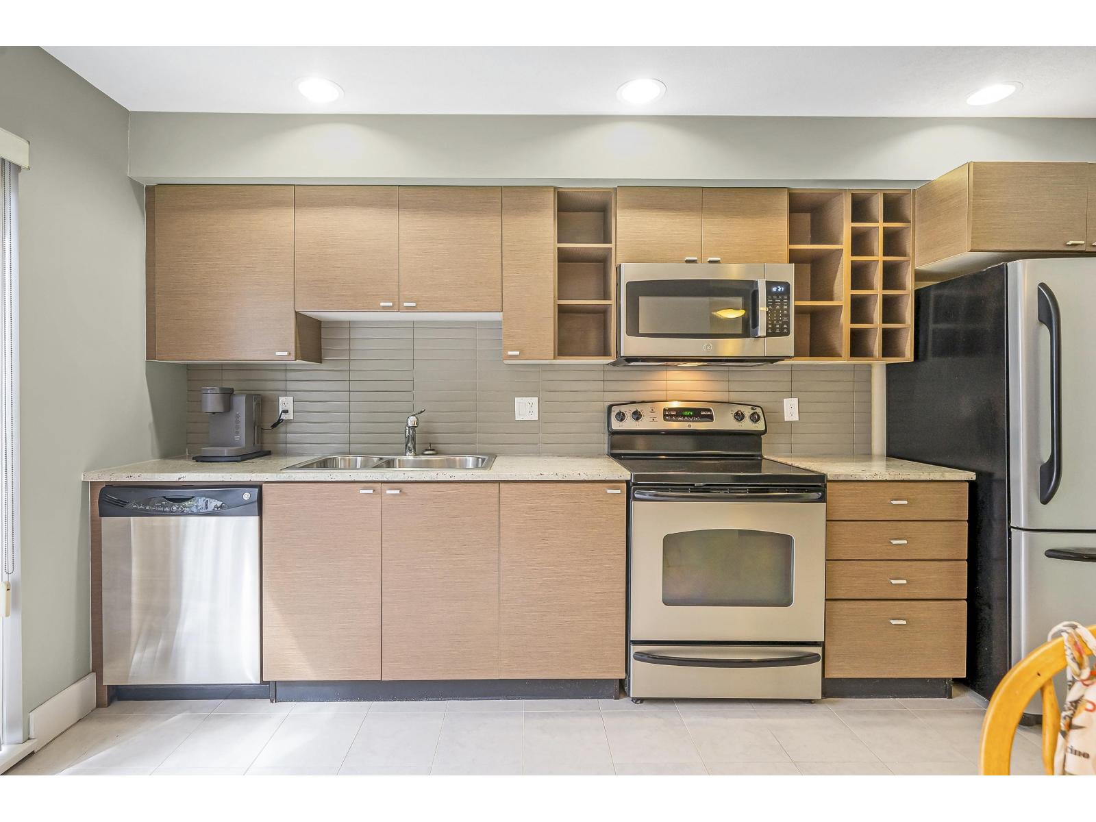 93 15833 26 Avenue, Surrey, British Columbia  V3Z 2X5 - Photo 2 - R3032399