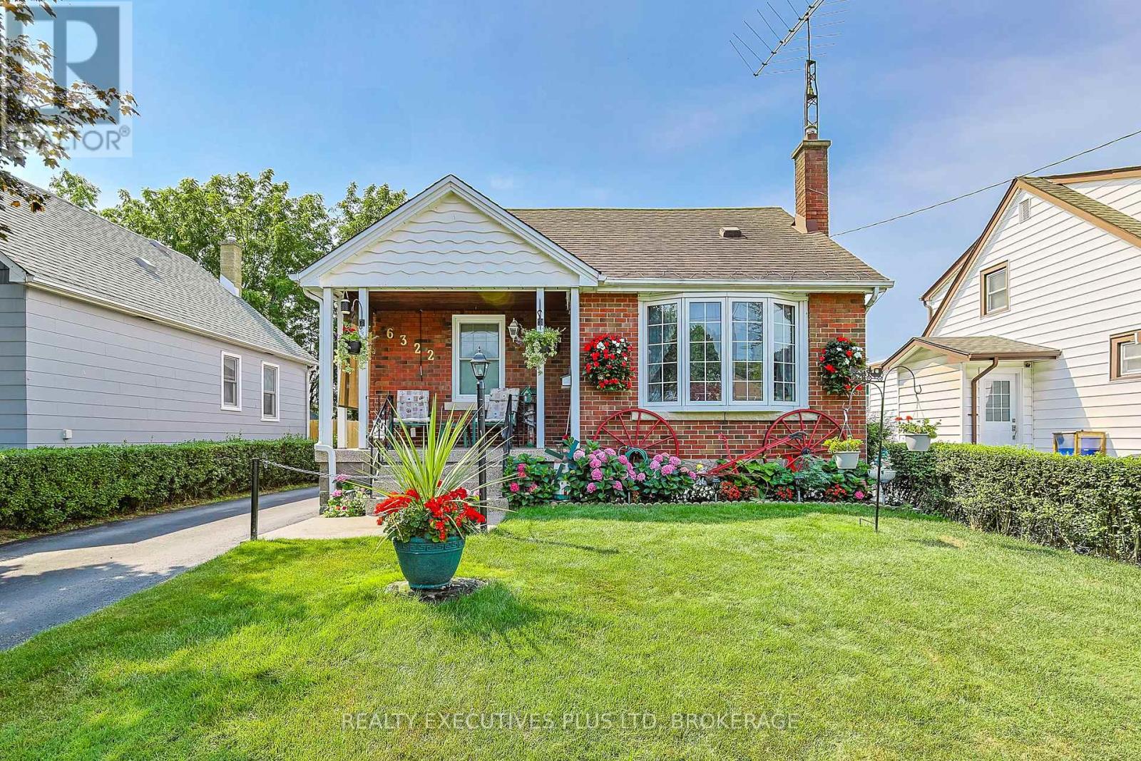 6322 Monroe Street, Niagara Falls, Ontario  L2G 2G8 - Photo 1 - X12318301