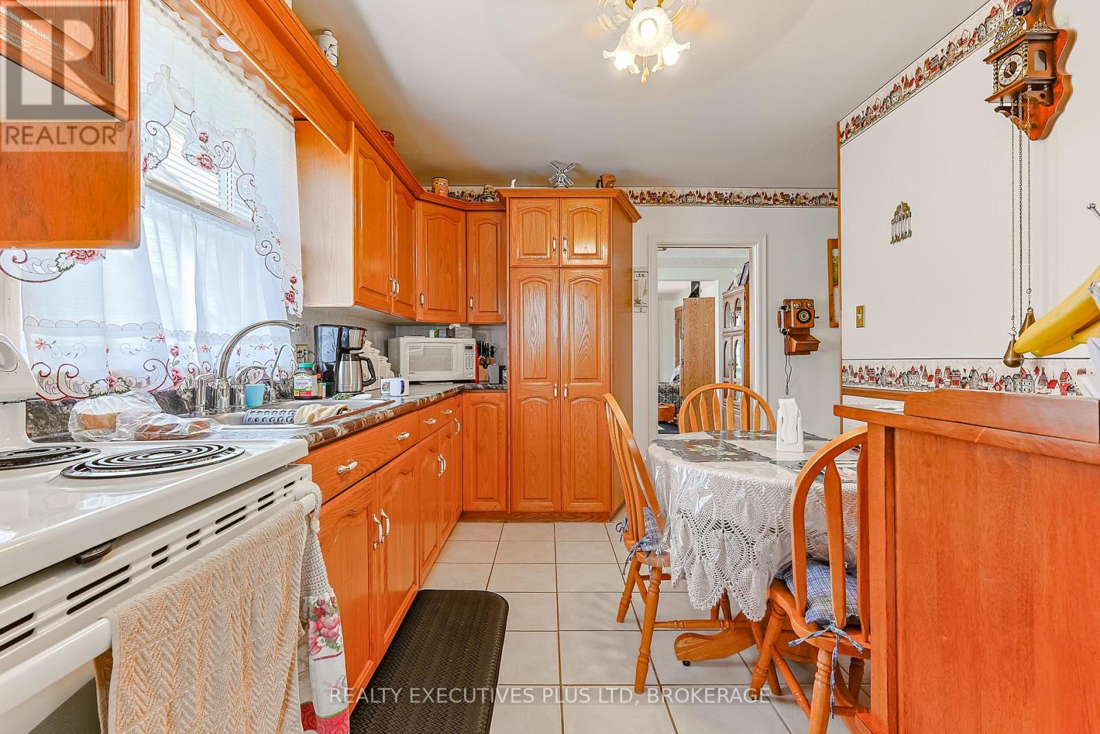 6322 Monroe Street, Niagara Falls, Ontario  L2G 2G8 - Photo 9 - X12318301