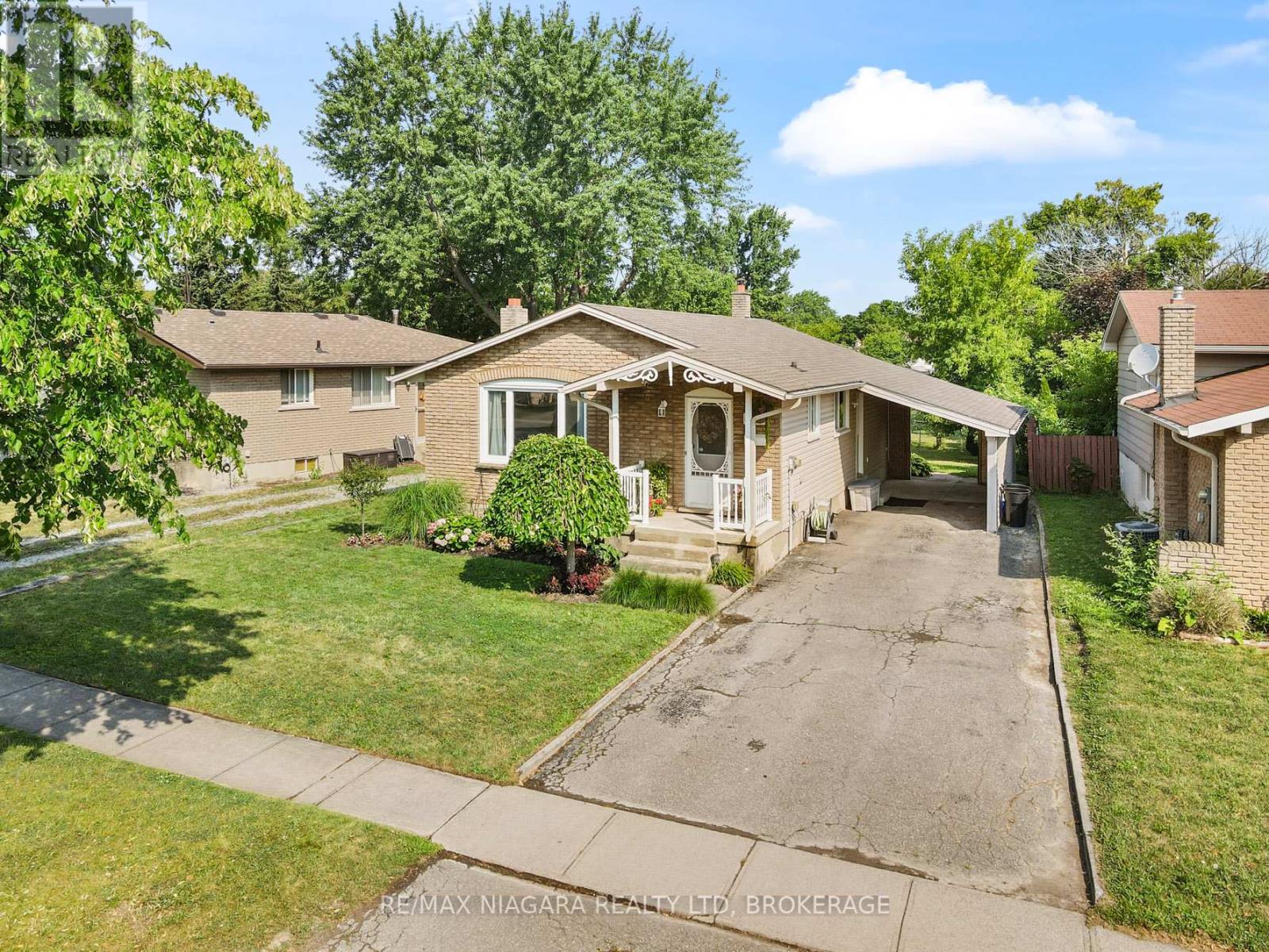 8071 PADDOCK TRAIL DRIVE, Niagara Falls, Ontario