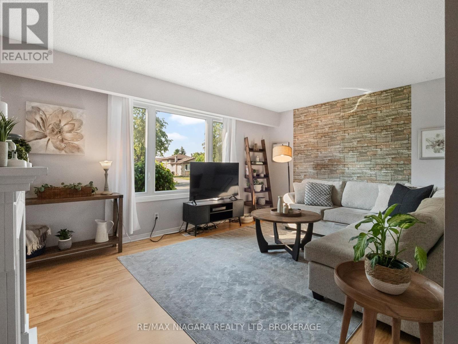 8071 Paddock Trail Drive, Niagara Falls, Ontario  L2H 1W8 - Photo 10 - X12318339