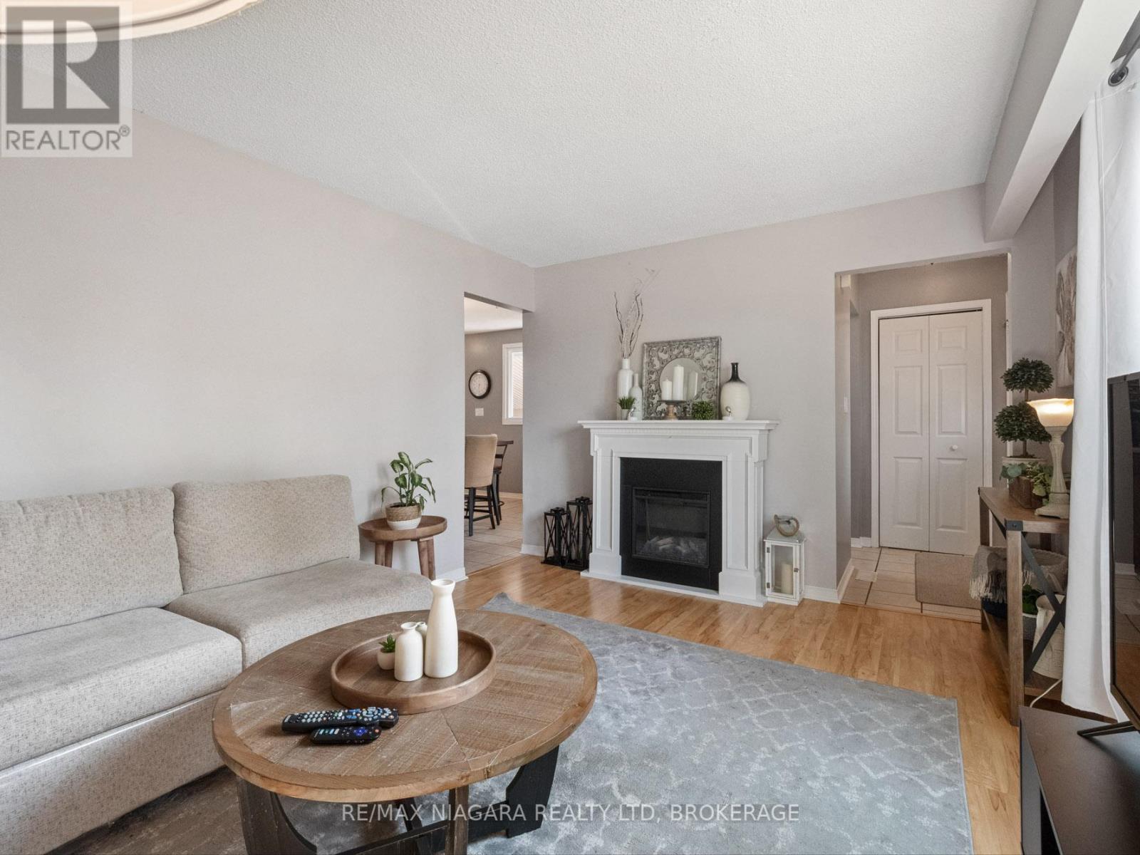 8071 Paddock Trail Drive, Niagara Falls, Ontario  L2H 1W8 - Photo 11 - X12318339