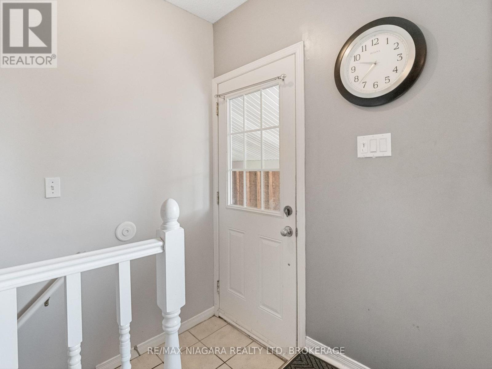 8071 Paddock Trail Drive, Niagara Falls, Ontario  L2H 1W8 - Photo 16 - X12318339