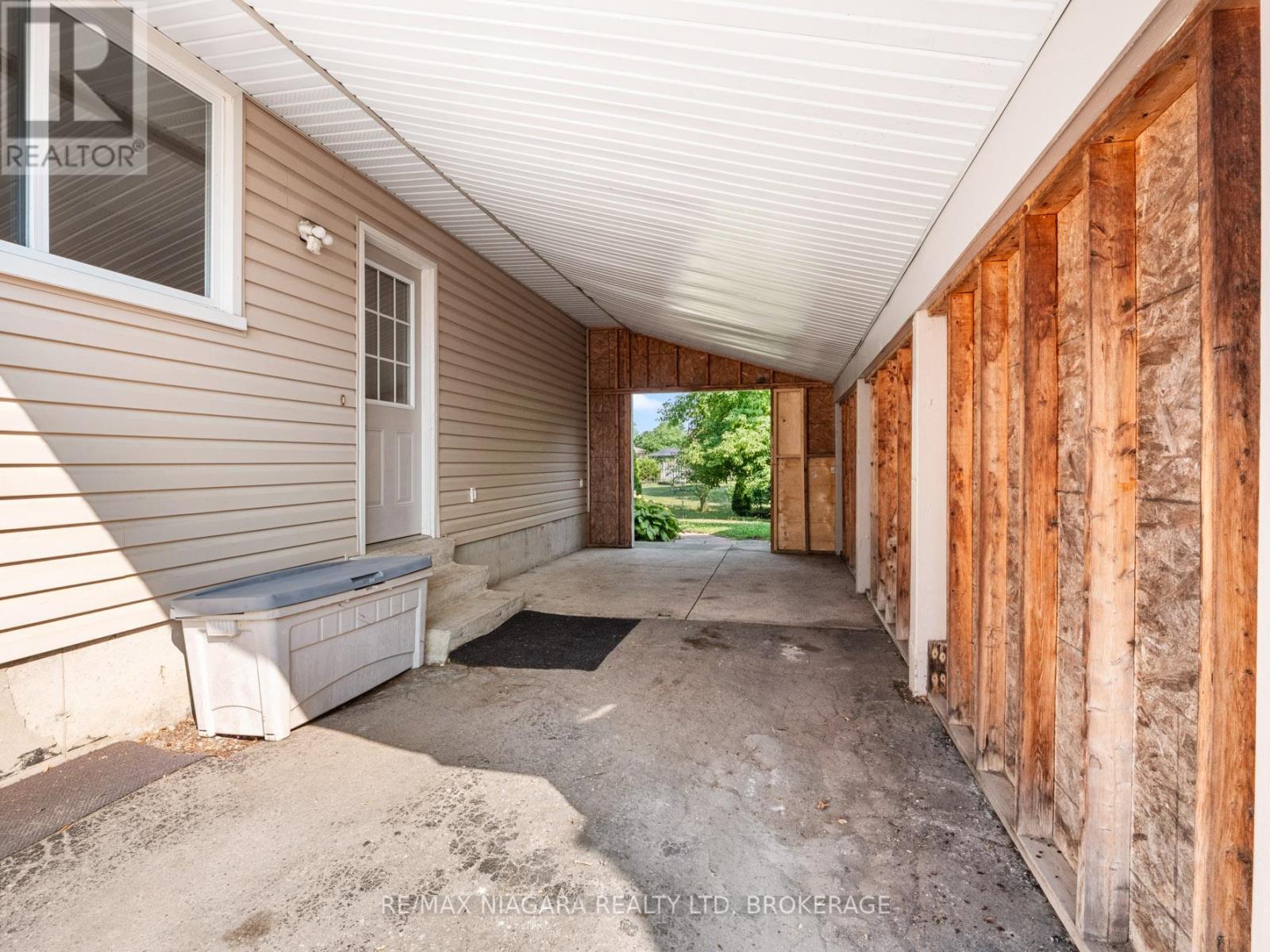 8071 Paddock Trail Drive, Niagara Falls, Ontario  L2H 1W8 - Photo 4 - X12318339