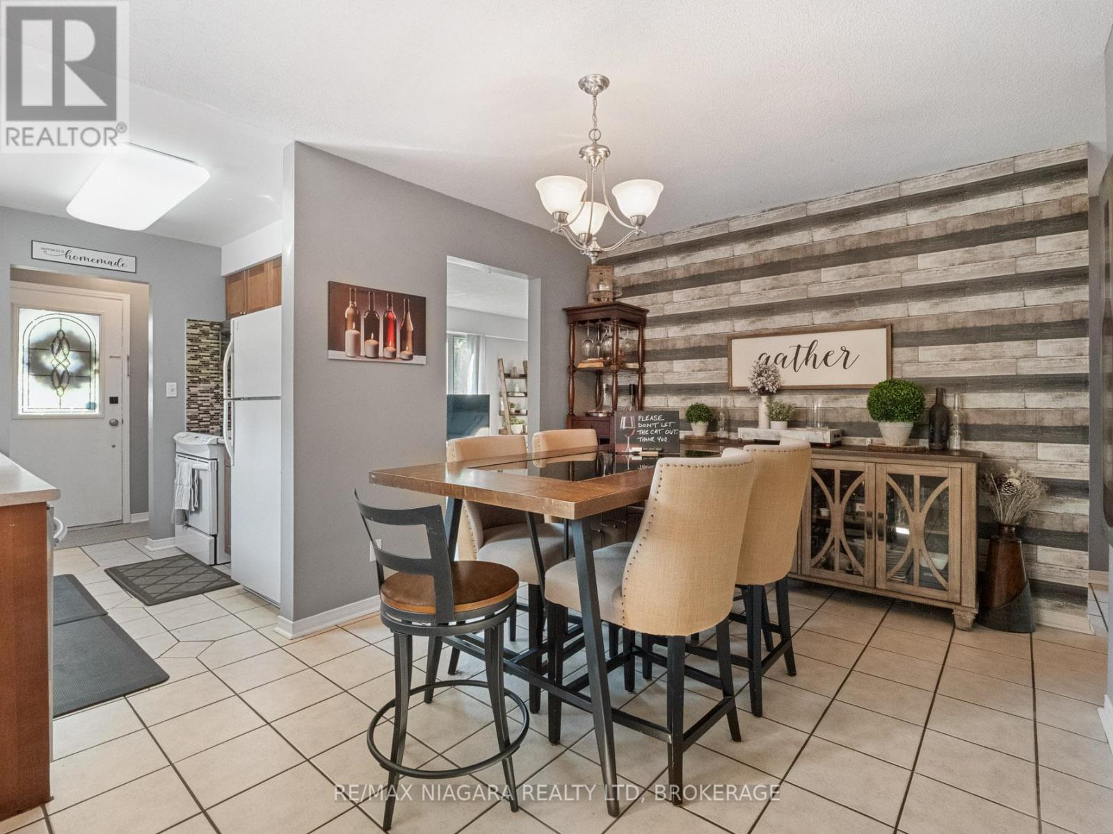 8071 Paddock Trail Drive, Niagara Falls, Ontario  L2H 1W8 - Photo 7 - X12318339