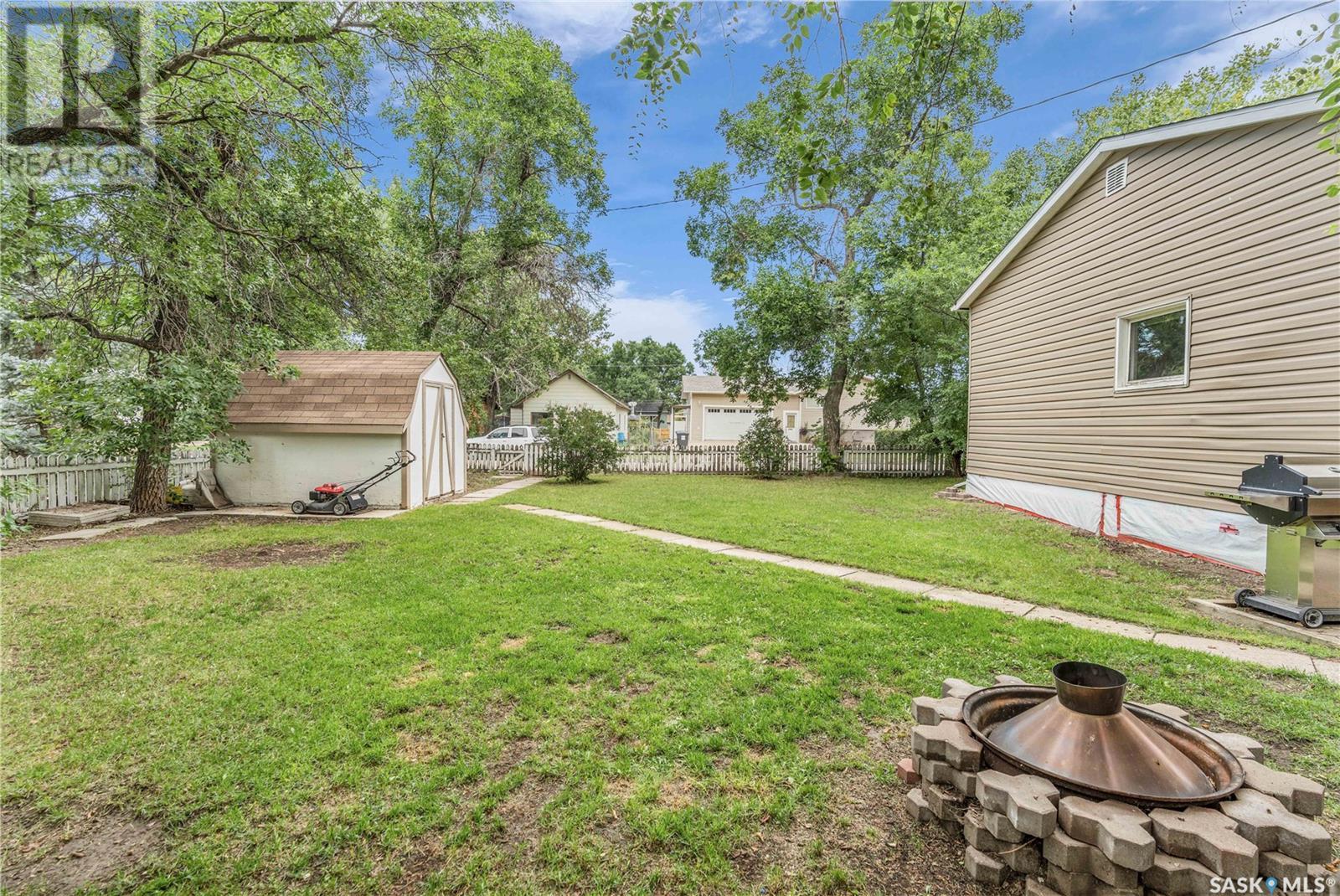 200 3rd Avenue W, Gravelbourg, Saskatchewan  S0H 1X0 - Photo 41 - SK014245