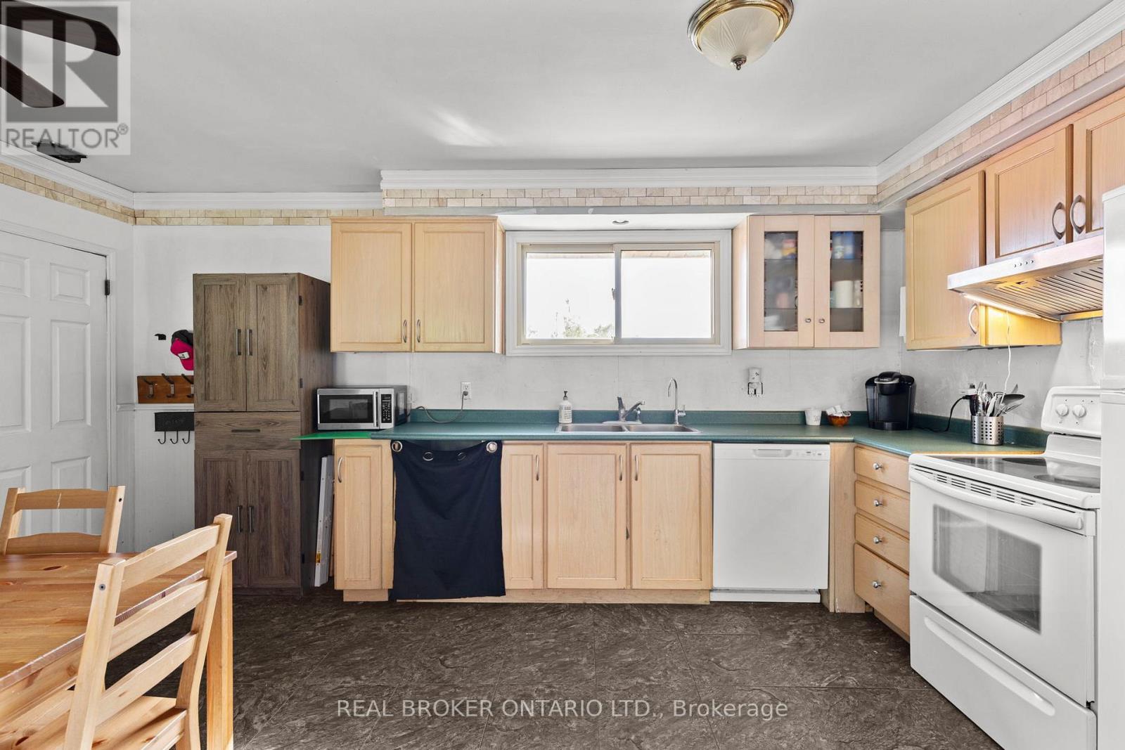 12 Olive Drive, Oro-Medonte (Prices Corners), Ontario  L3V 6H2 - Photo 7 - S12318350